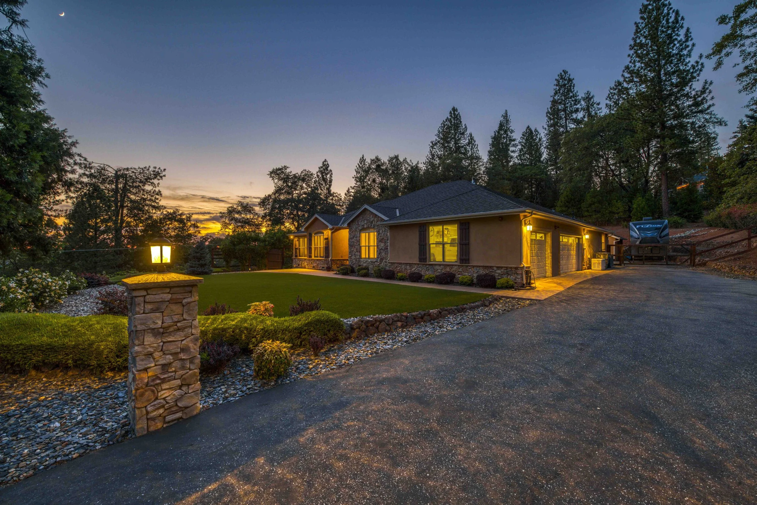 3405 Big Oak Dr - Twilight - 10.jpg