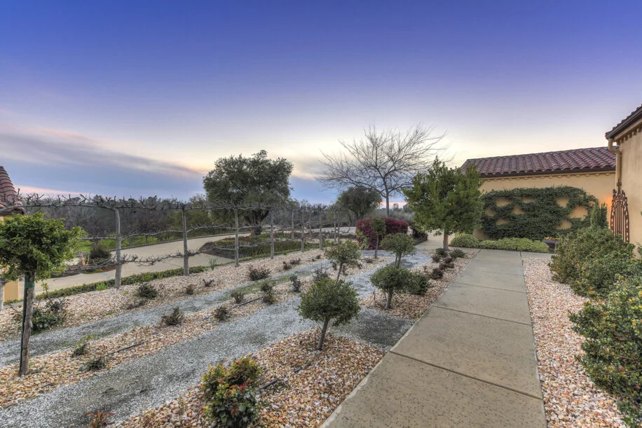506 Blackhawk Drive - 101.jpg