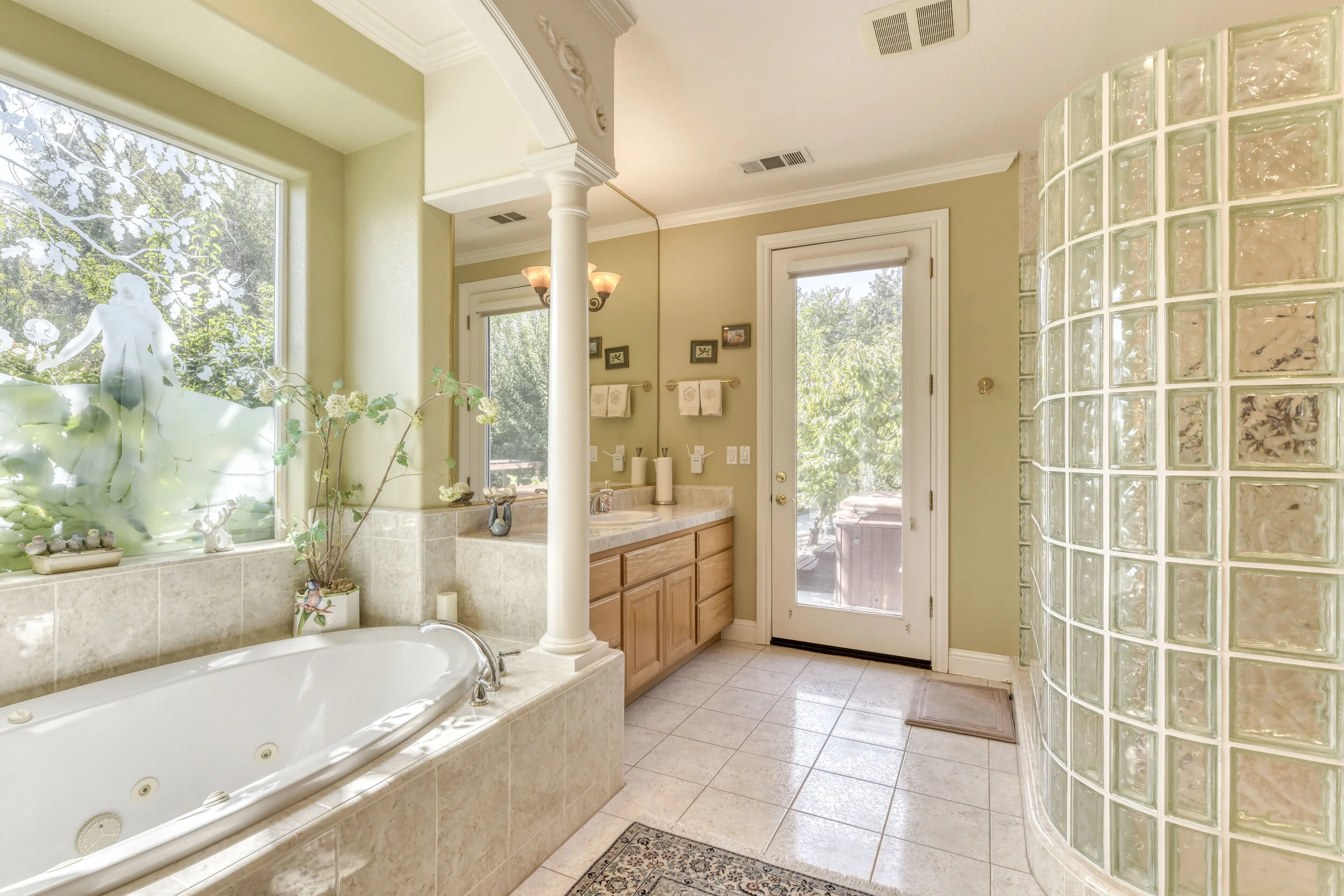 5810 Macargo Street _59.jpg