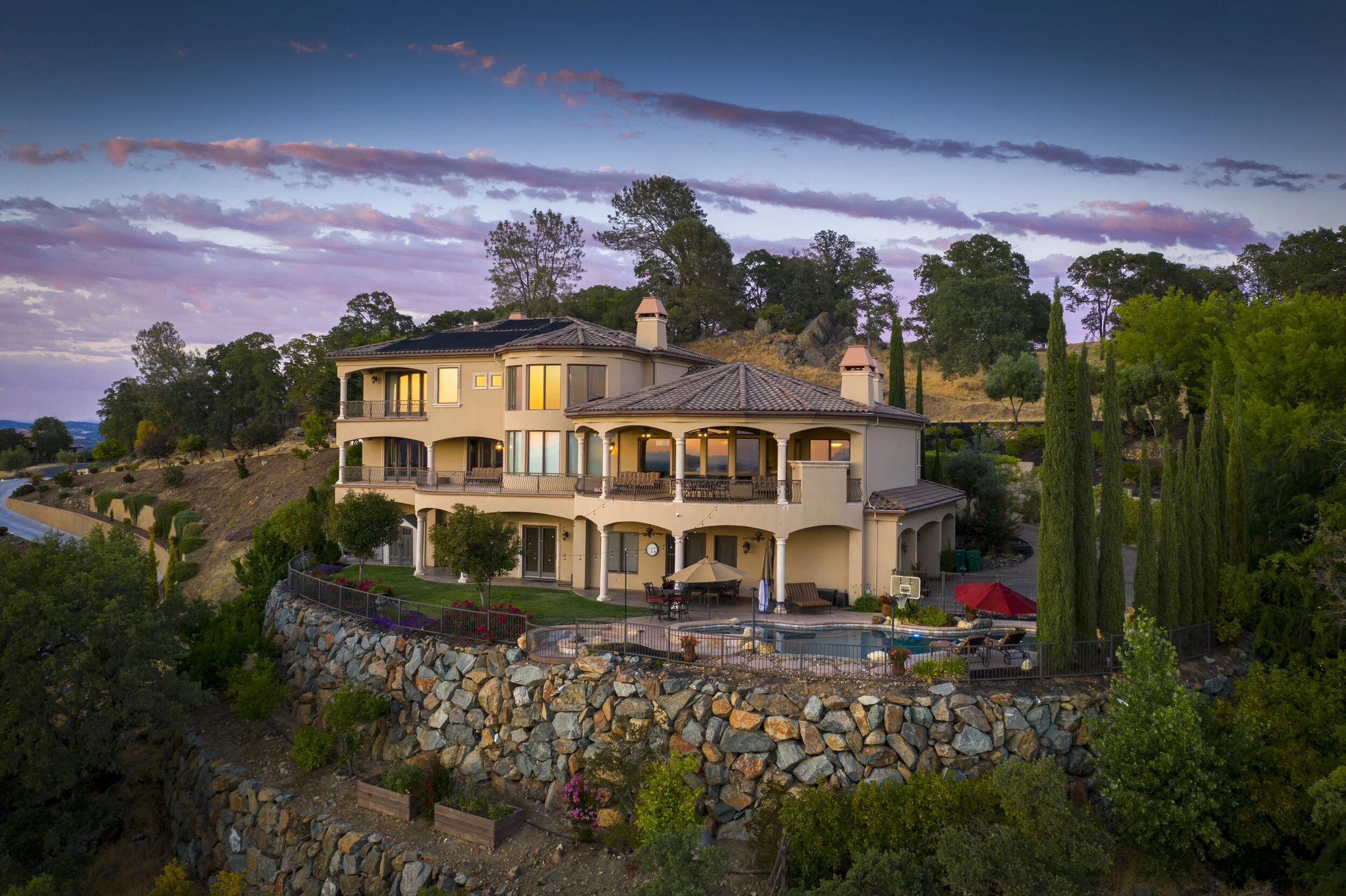 4592 Carmen Dr - Twilight - 6.JPG