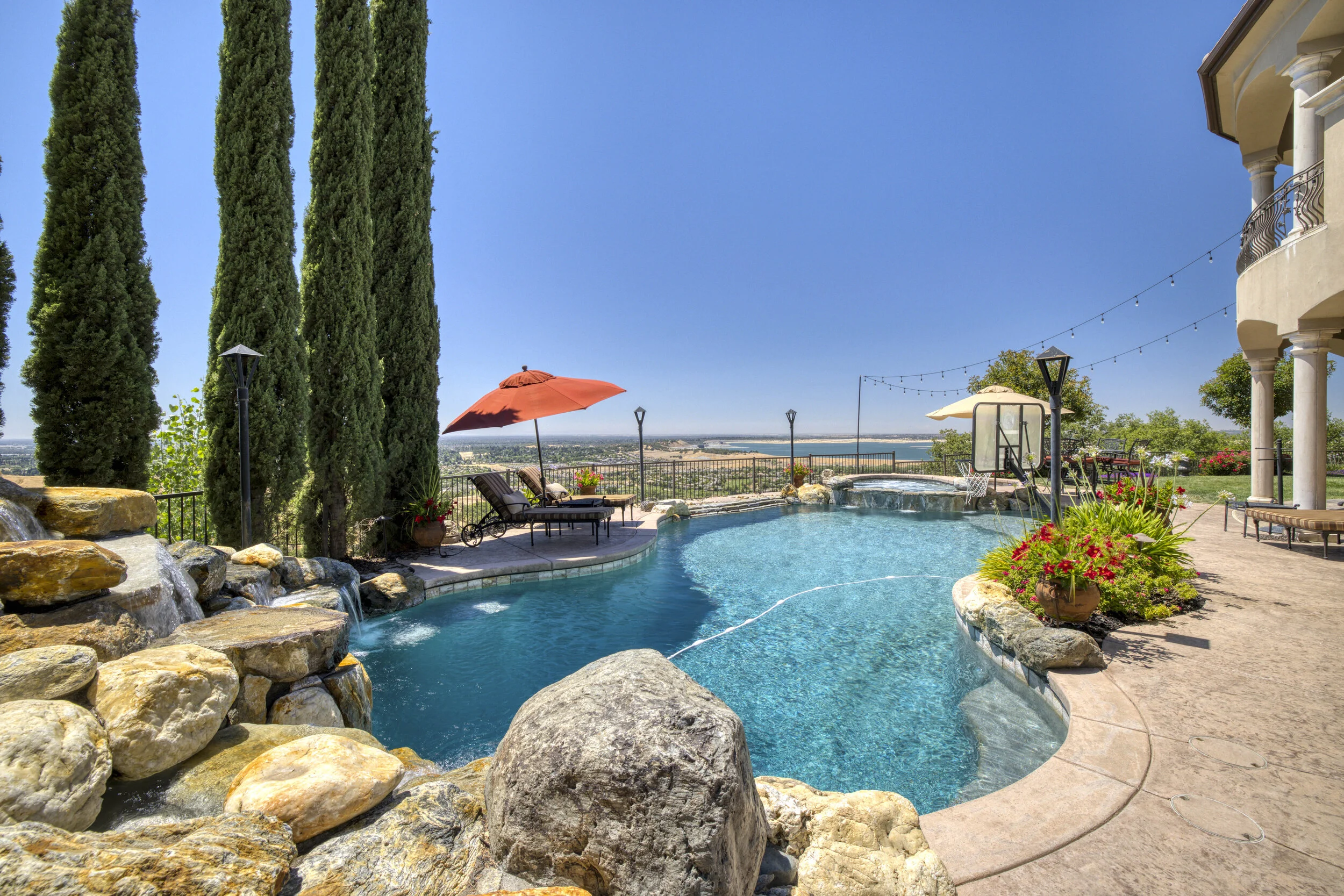 4592 Carmen Dr _8.JPG