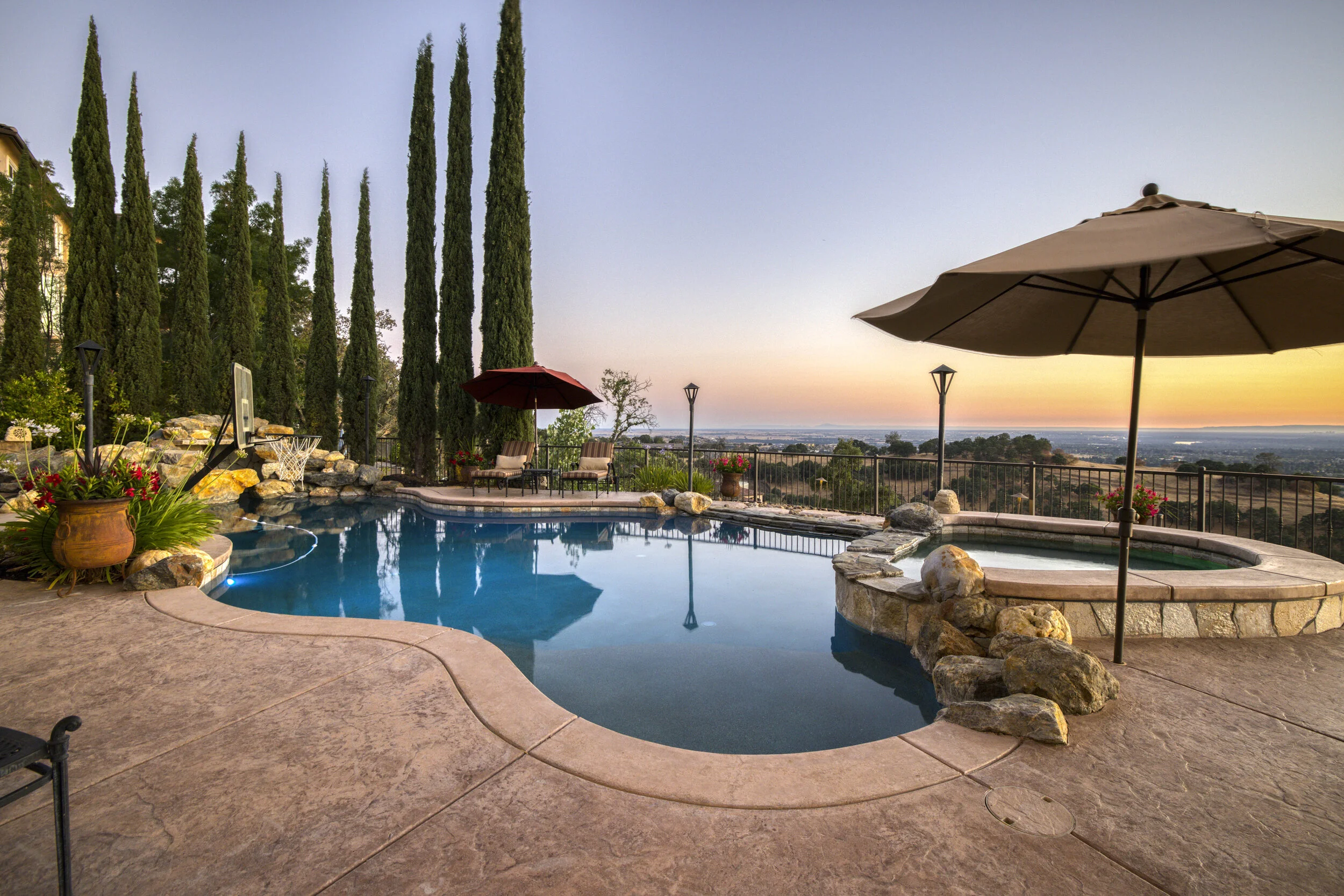 4592 Carmen Dr - Twilight - 22.JPG