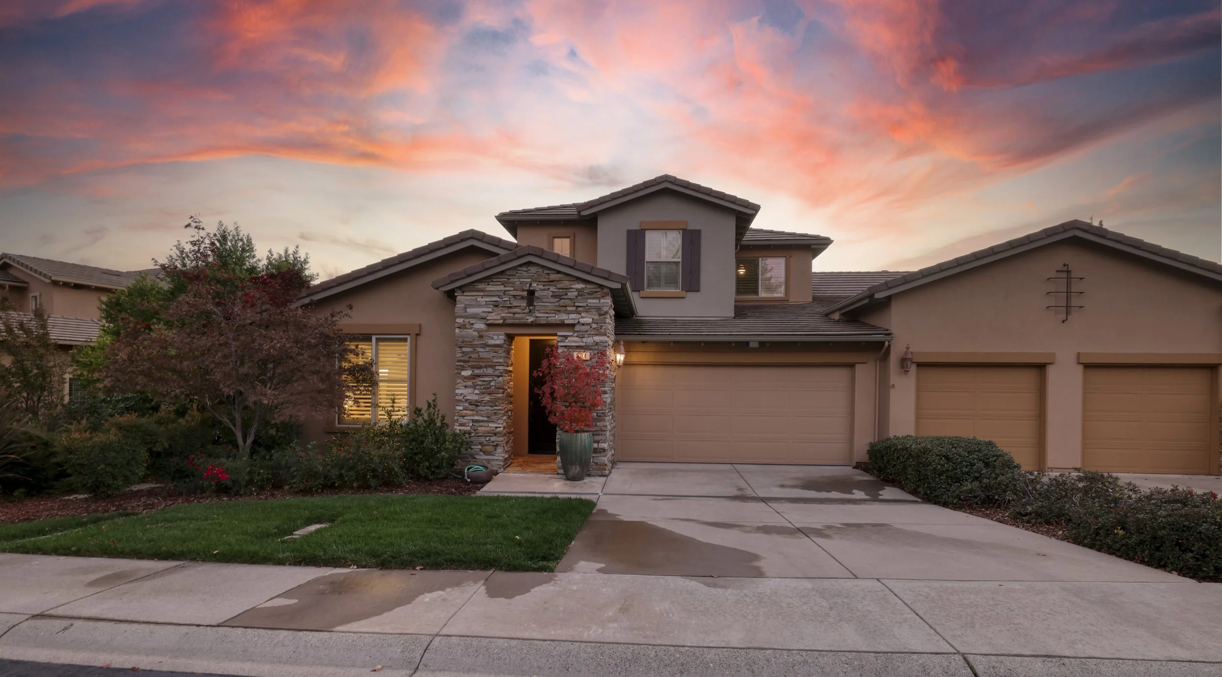 504 Silvaner Ct - Twilights - 3.jpg