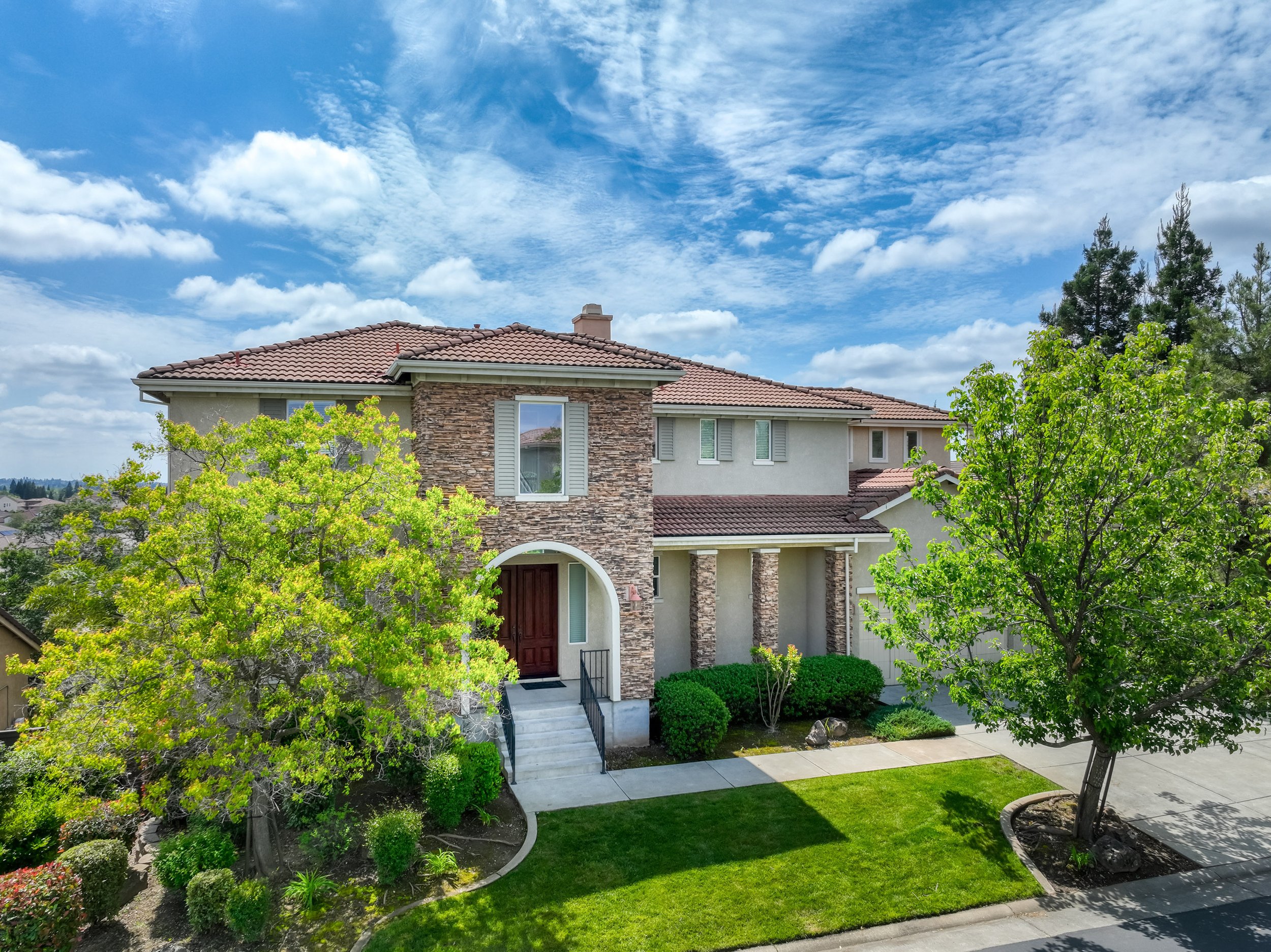 1520 Oak Hill Way _1_2.jpg