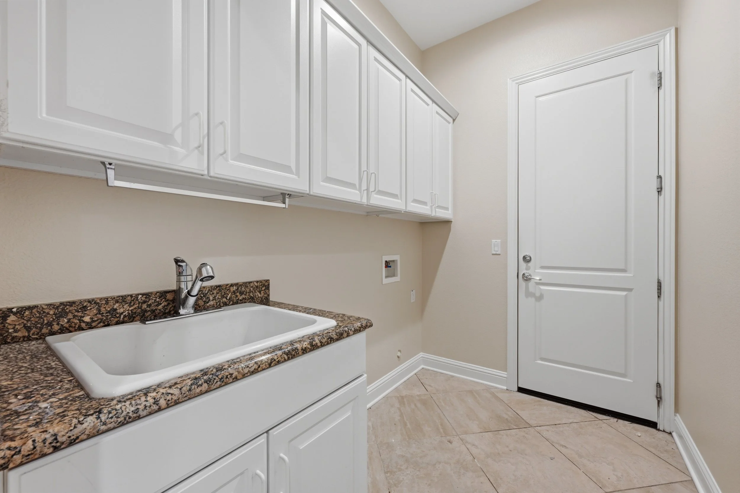 2048 Benton Loop 32.jpg