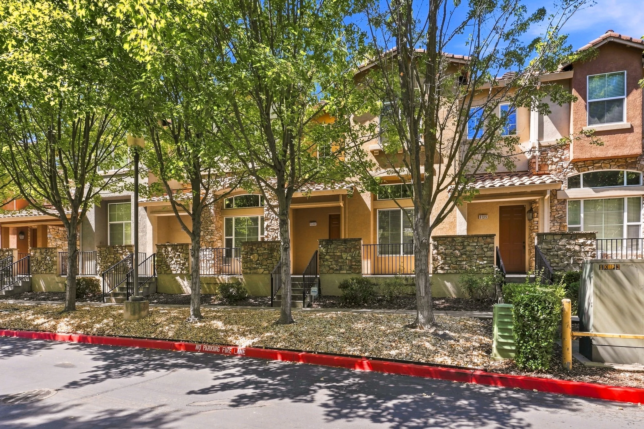 2580 W El Camino Ave 2.jpg