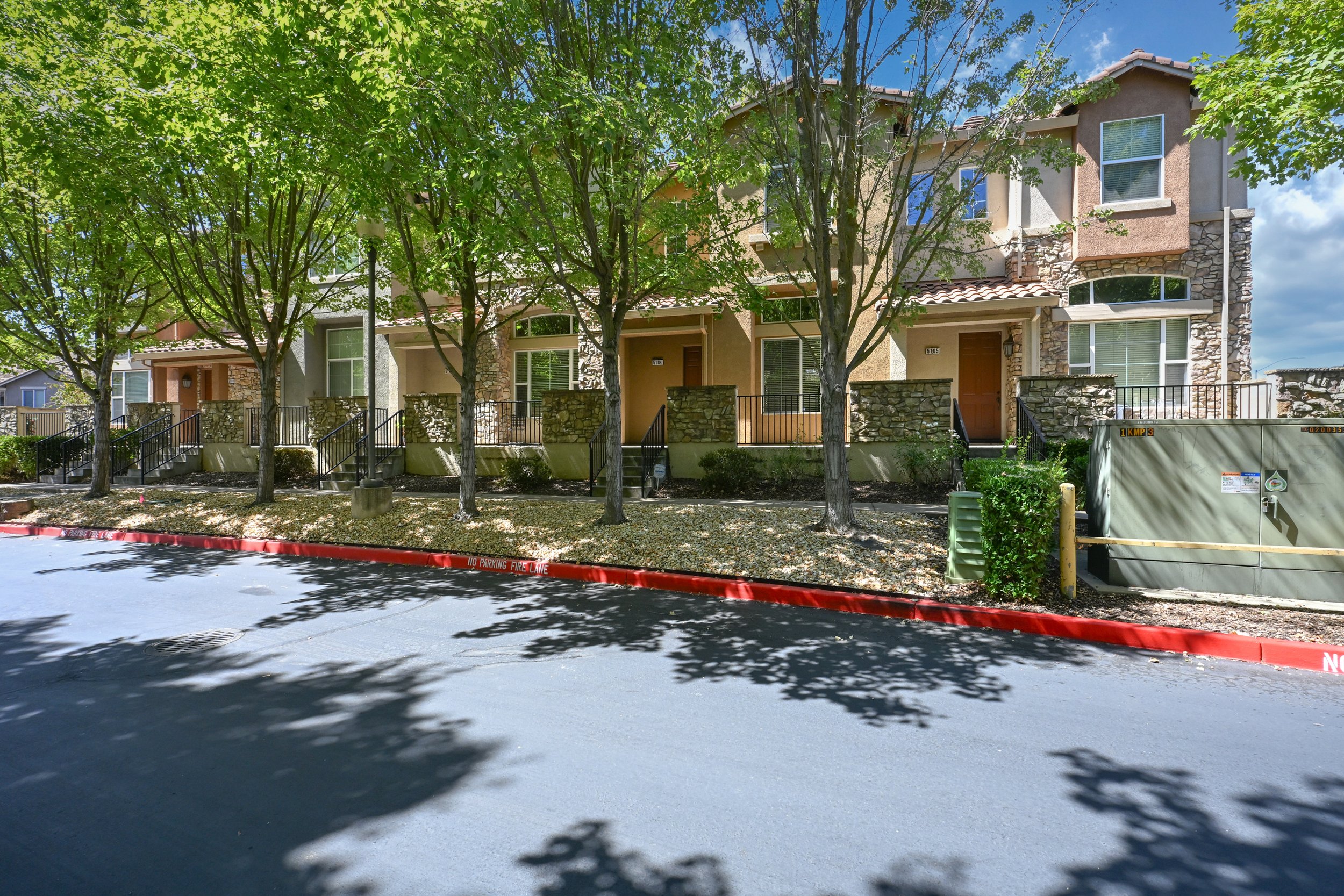 2580 W El Camino Ave 1.jpg