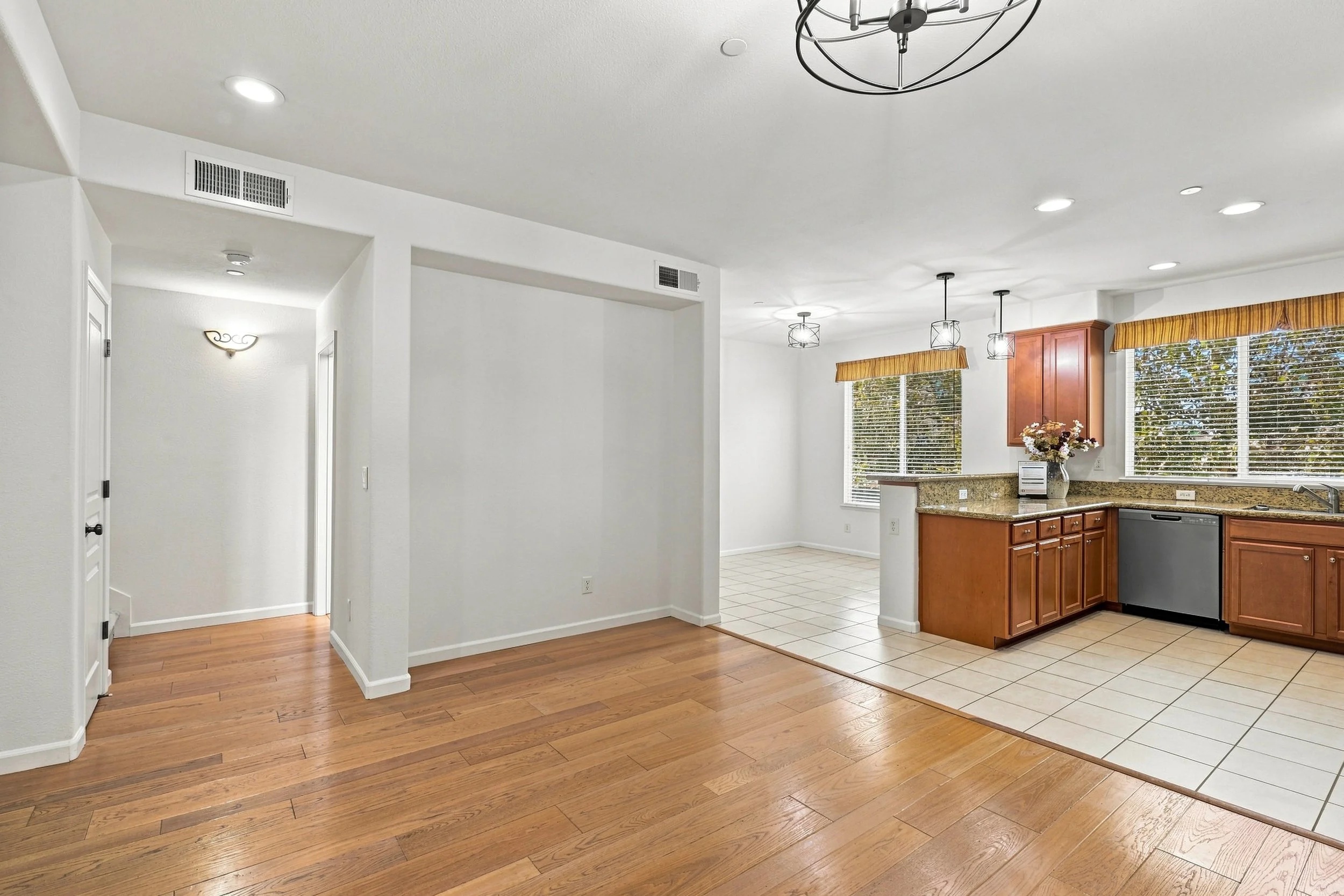 2580 W El Camino Ave 10.jpg