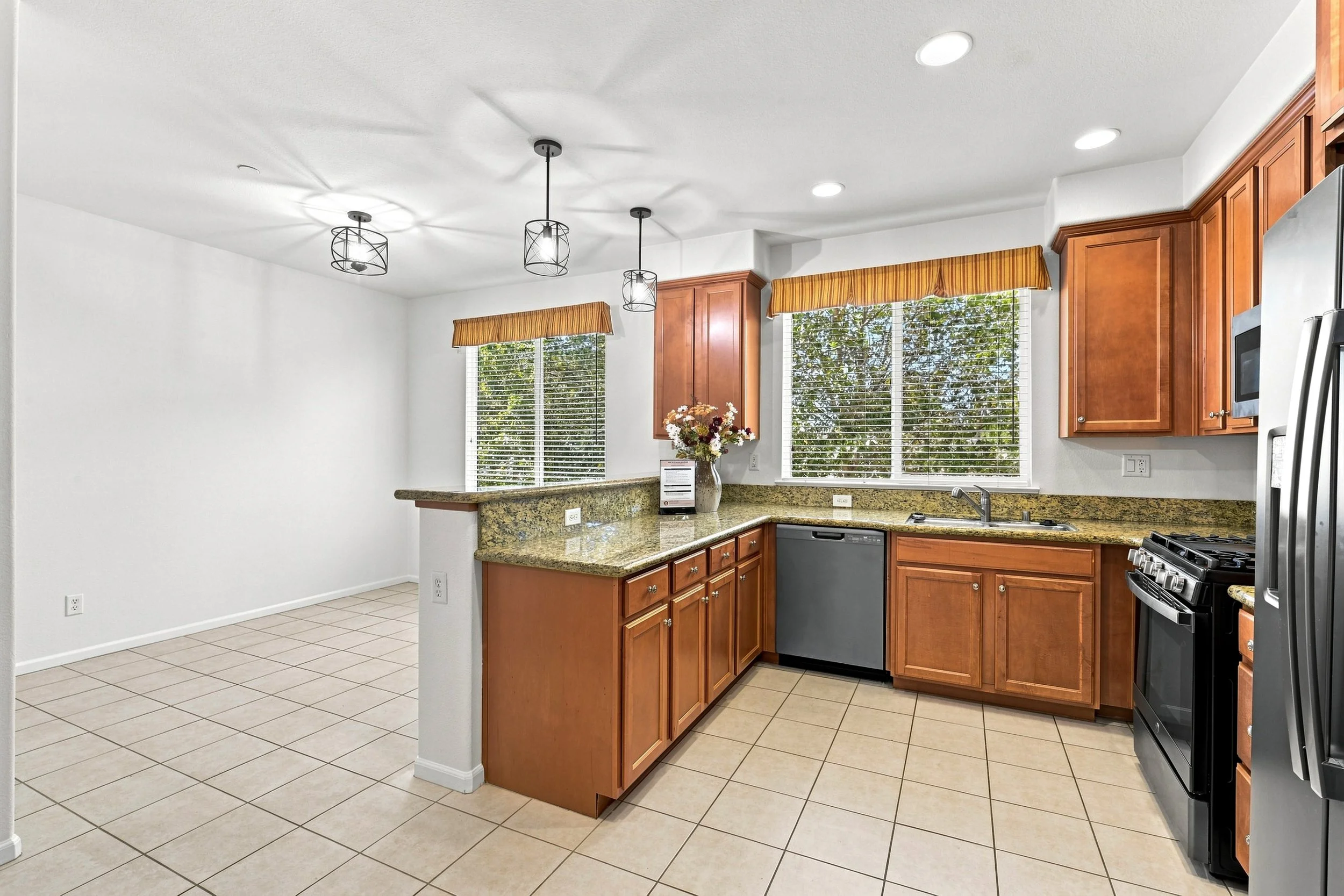 2580 W El Camino Ave 12.jpg