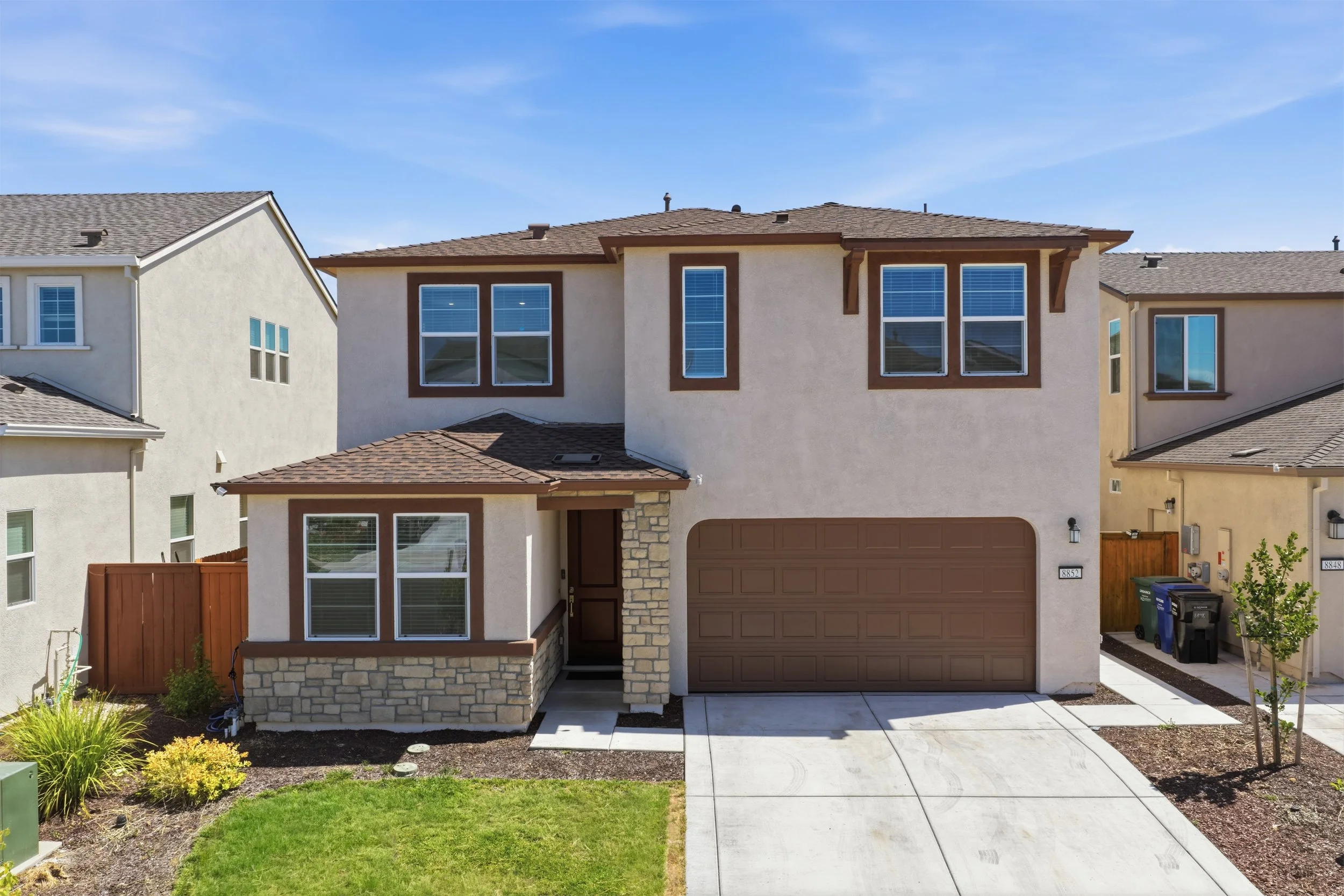 8852 Boes Wy 2.jpg