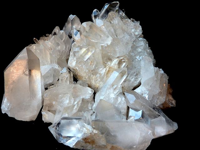 rock-crystal-1603423__480.jpg