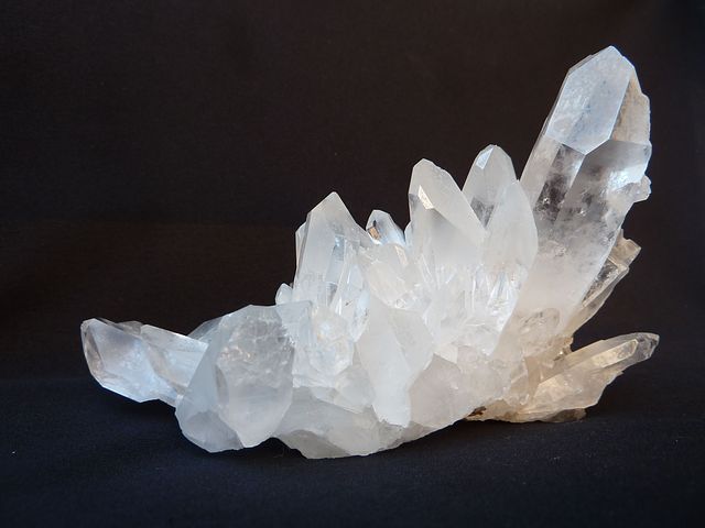 rock-crystal-1603474__480.jpg