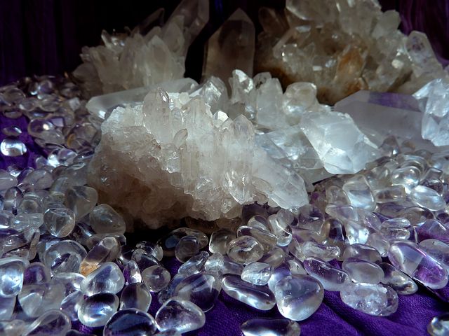 rock-crystal-1607216__480.jpg