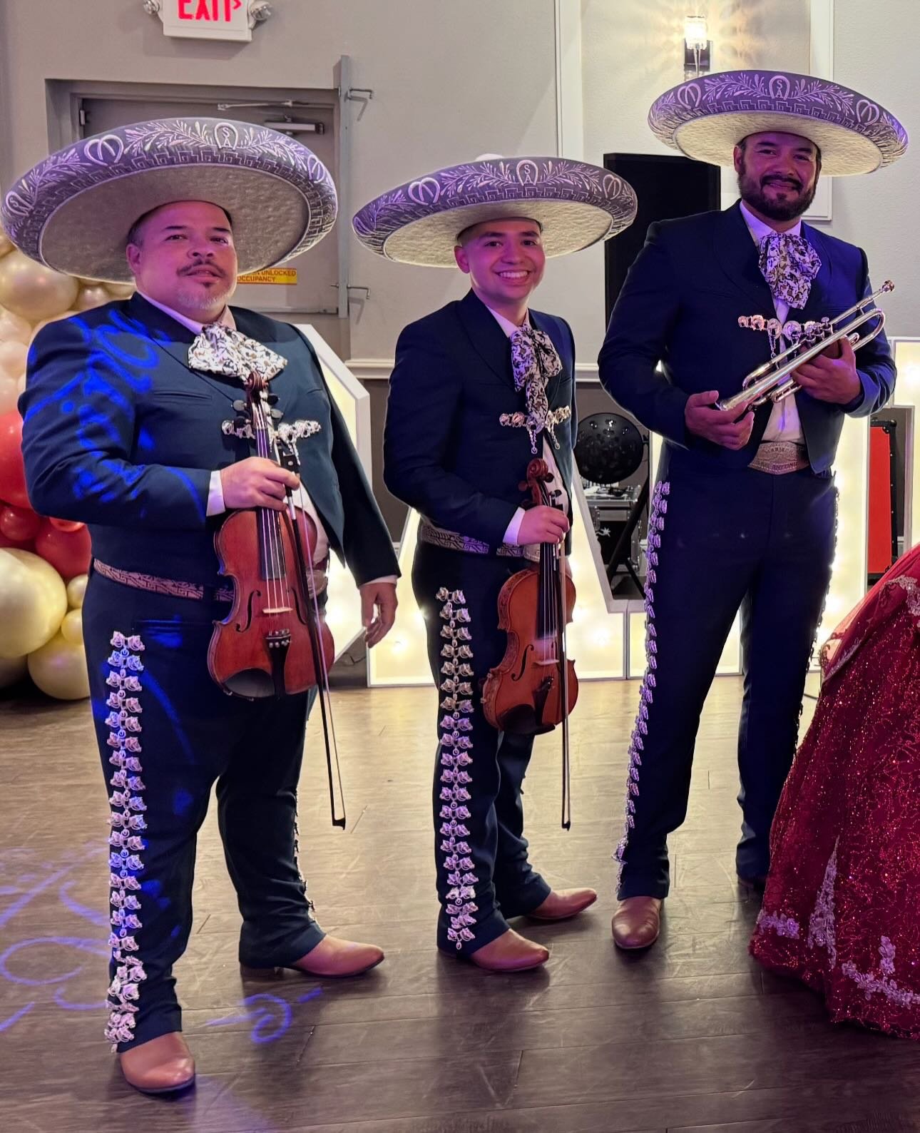 Estrenando nuestros sombreros nuevos este fin de semana.