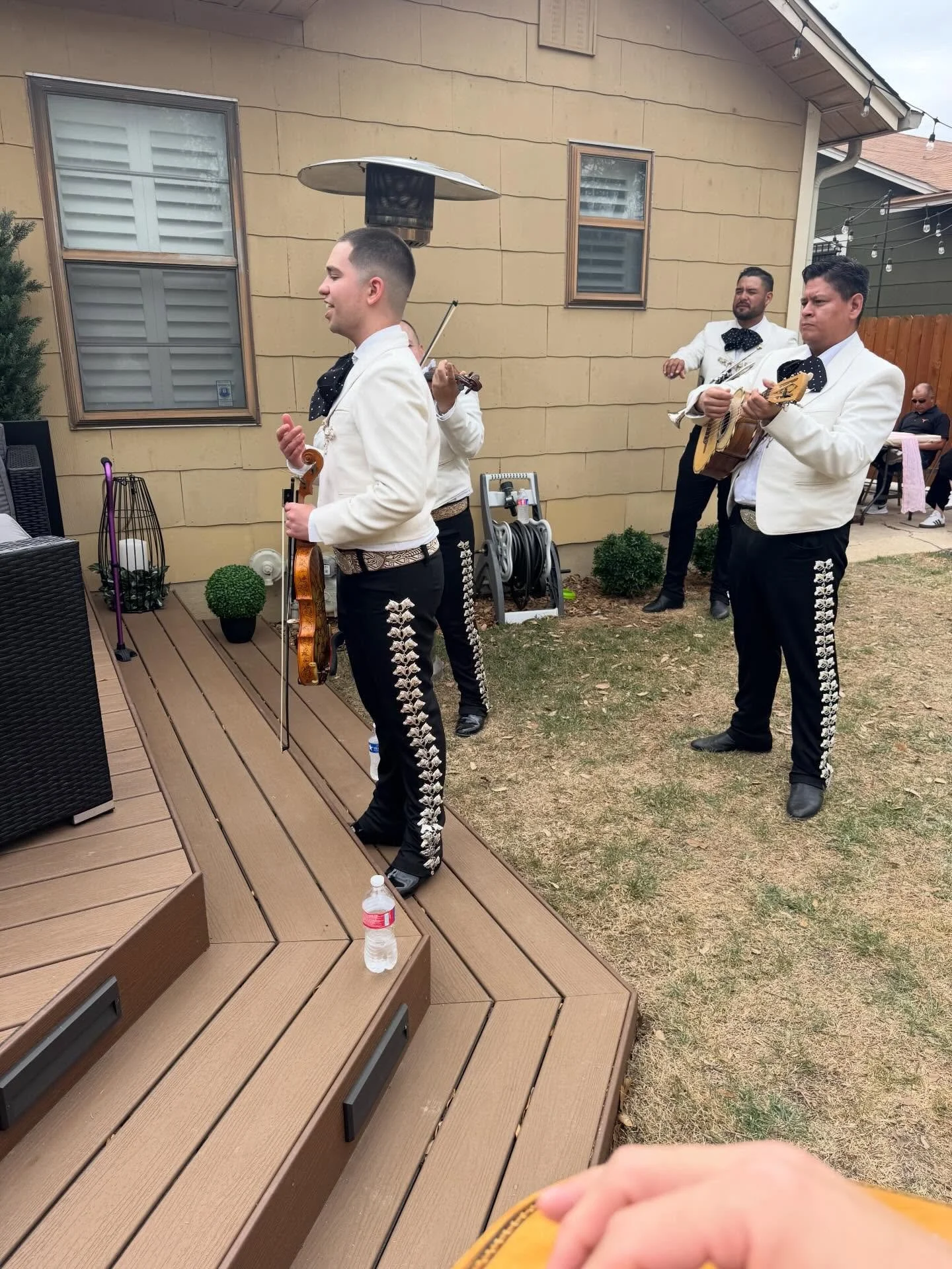 Unas fotos y un video de este s&aacute;bado pasado. Un cumplea&ntilde;os, una quincea&ntilde;era, y otro cumplea&ntilde;os.