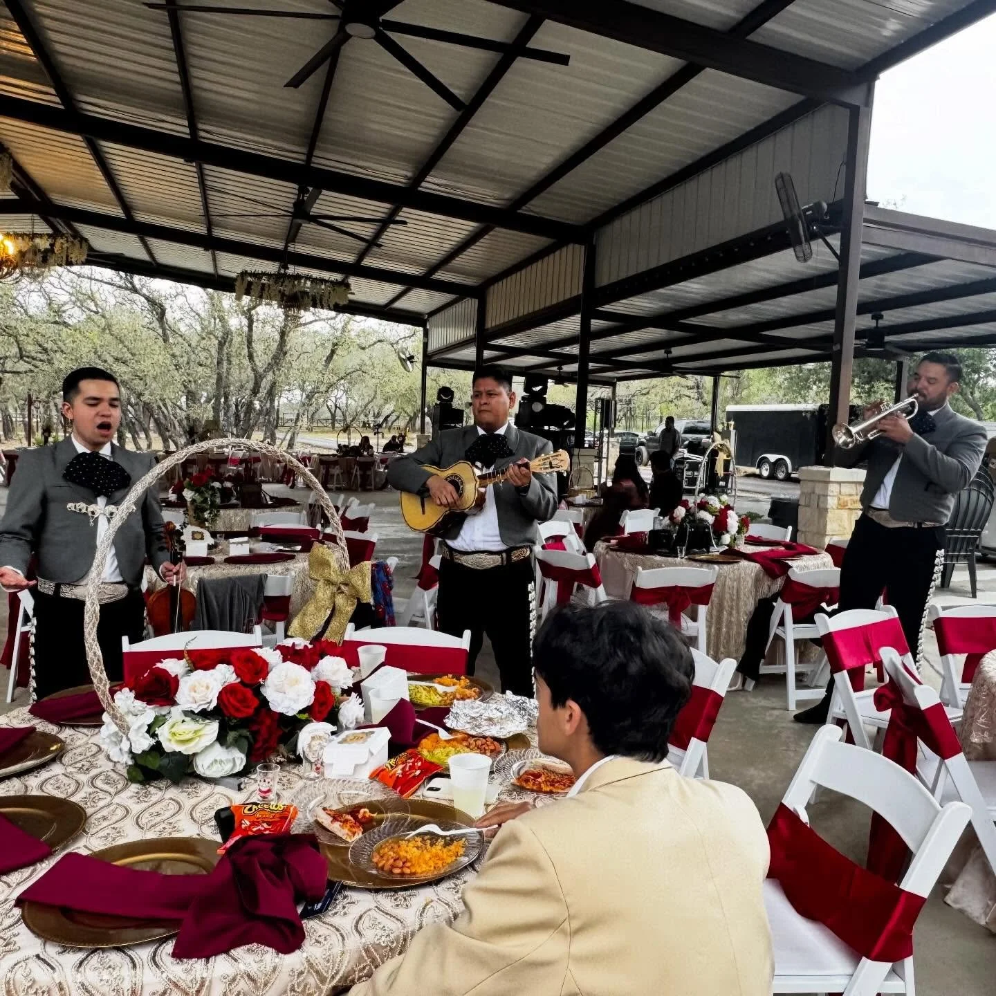 Unas fotos de nuestros eventos de ayer. Una quincea&ntilde;era, un aniversario de matrimonio, y un cumplea&ntilde;os. Siempre un placer amenizar los eventos de nuestros clientes.