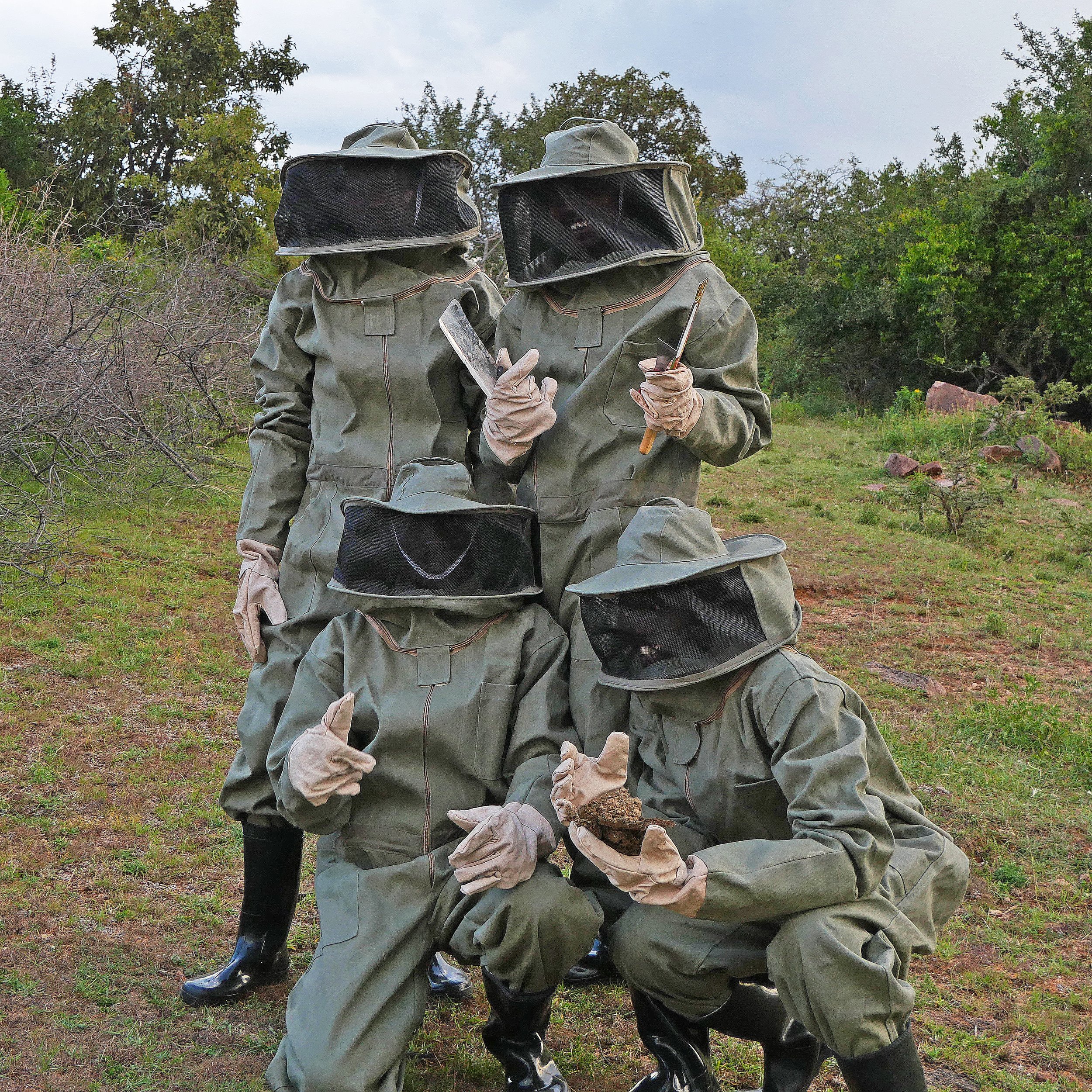 2022.5.20.Beekeeping.Training.Day5.Practical.TopBar.TrainingCage.Crosscomb_harvest.mavazi510_edited.jpg