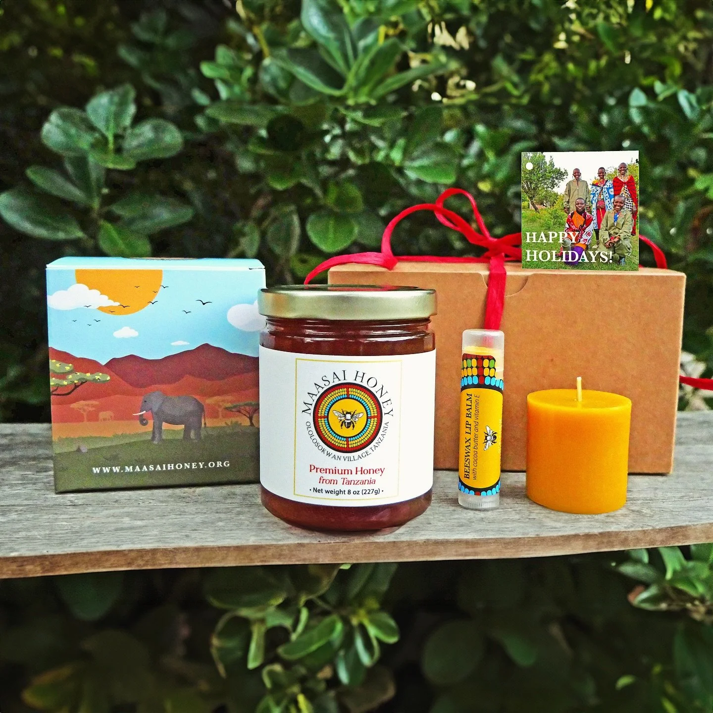 ANNOUNCING OUR HOLIDAY GIFT BOX PRE-SALE 🌟🎄🐝
From now until November 26th, we’re offering reduced prices on our new holiday gift boxes. These sweet gifts include an 8 ounce jar of our raw acacia honey, our signature beeswax lip balm, plus y