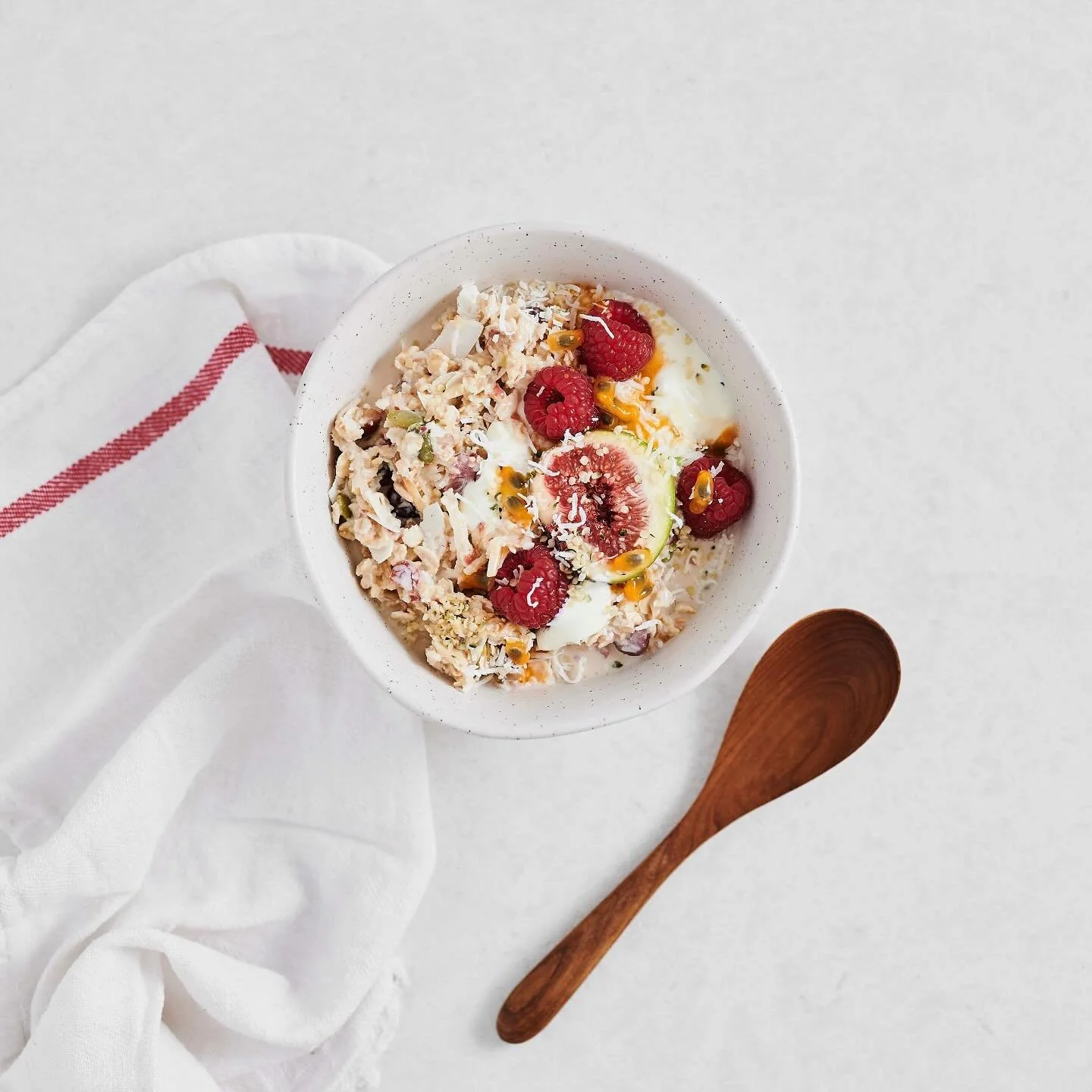 When our Maple &amp; Vanilla Granola meets Bircher muesli &mdash; because breakfast should be as sweet as it is healthy! 🍁✨ The perfect combo of crunchy, filling and oh-so-delicious.