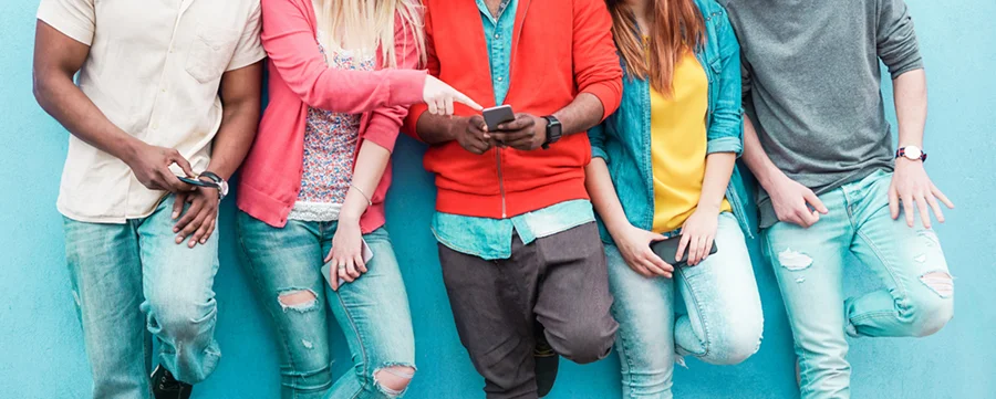 SOCIAL_MEDIA_PEOPLE_AdobeStock_212320147.jpg
