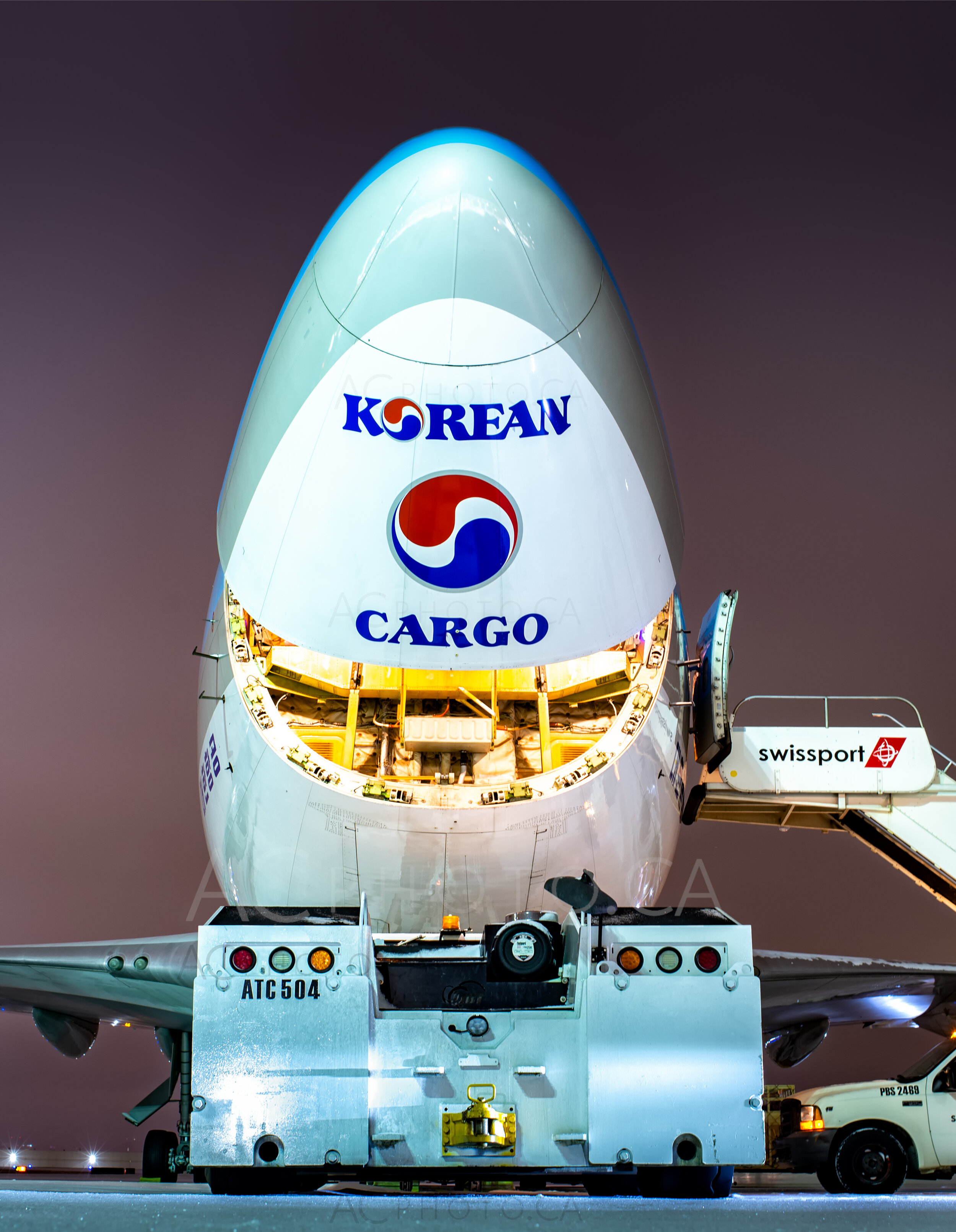 YYC: Korean Air Cargo 747