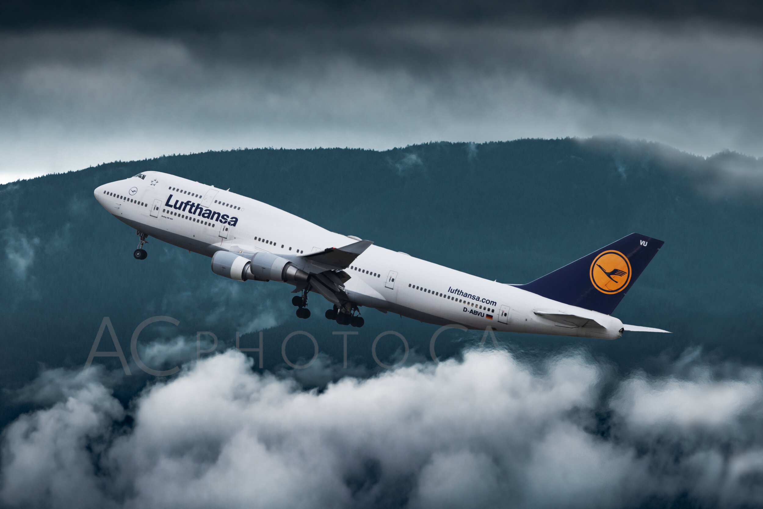 YVR: Lufthansa 747