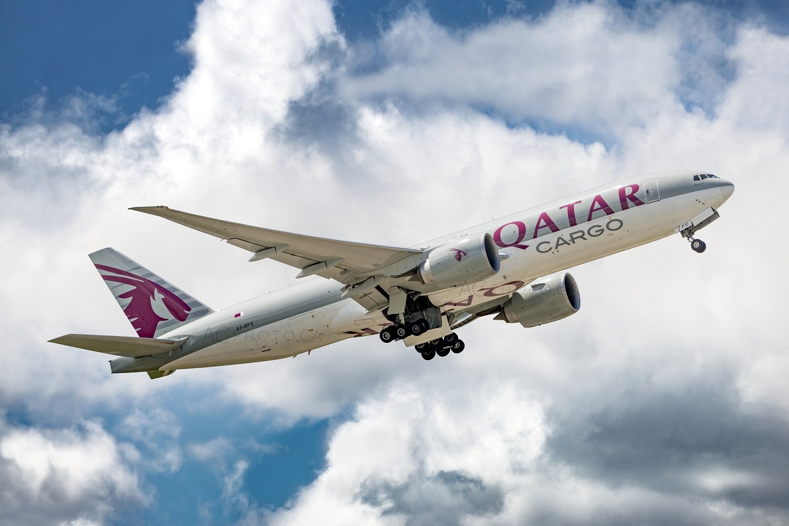 YYC: Qatar Airways 777F