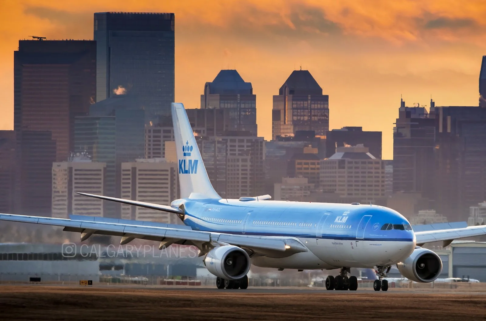 YYC: KLM A330 Skyline
