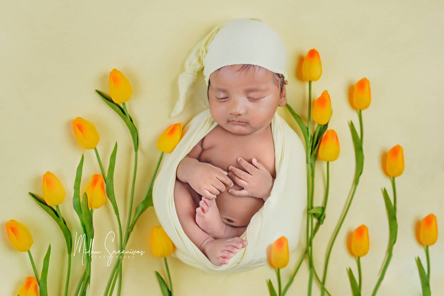 Nature's children🧡💛🧡

------------------------------------------------

**Note to all new and to-be-parents**

The best time to photograph newborns is when they are between 5 and 15 days old. 

In light of the prevailing pandemic situation we are 