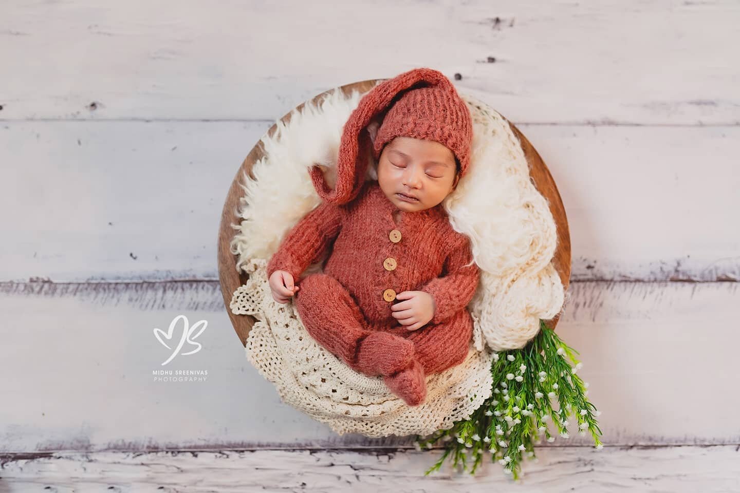 I've always loved adding splashes of colour in newborn photos which I feel splendidly complements our Indian babies! 

What do u think? 

------------------------------------------------

**Note to all new and to-be-parents**

The best time to photog