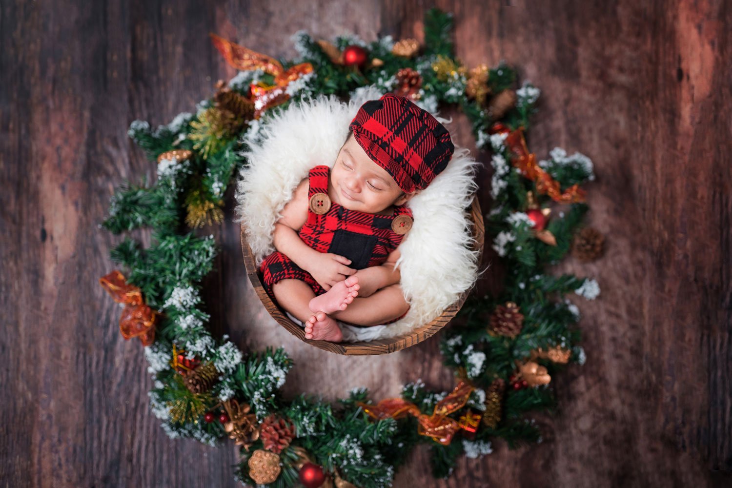 red-christmas-attire-newborn-baby.jpg
