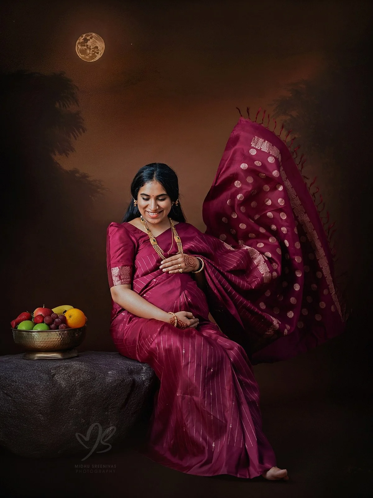 Saree Goals for a maternity shoot! Classic tradition meets the future of photography. This look, enhanced with a little AI magic in post-production for that dreamy backdrop, is simply breathtaking.
@midhu_sreenivas_photography