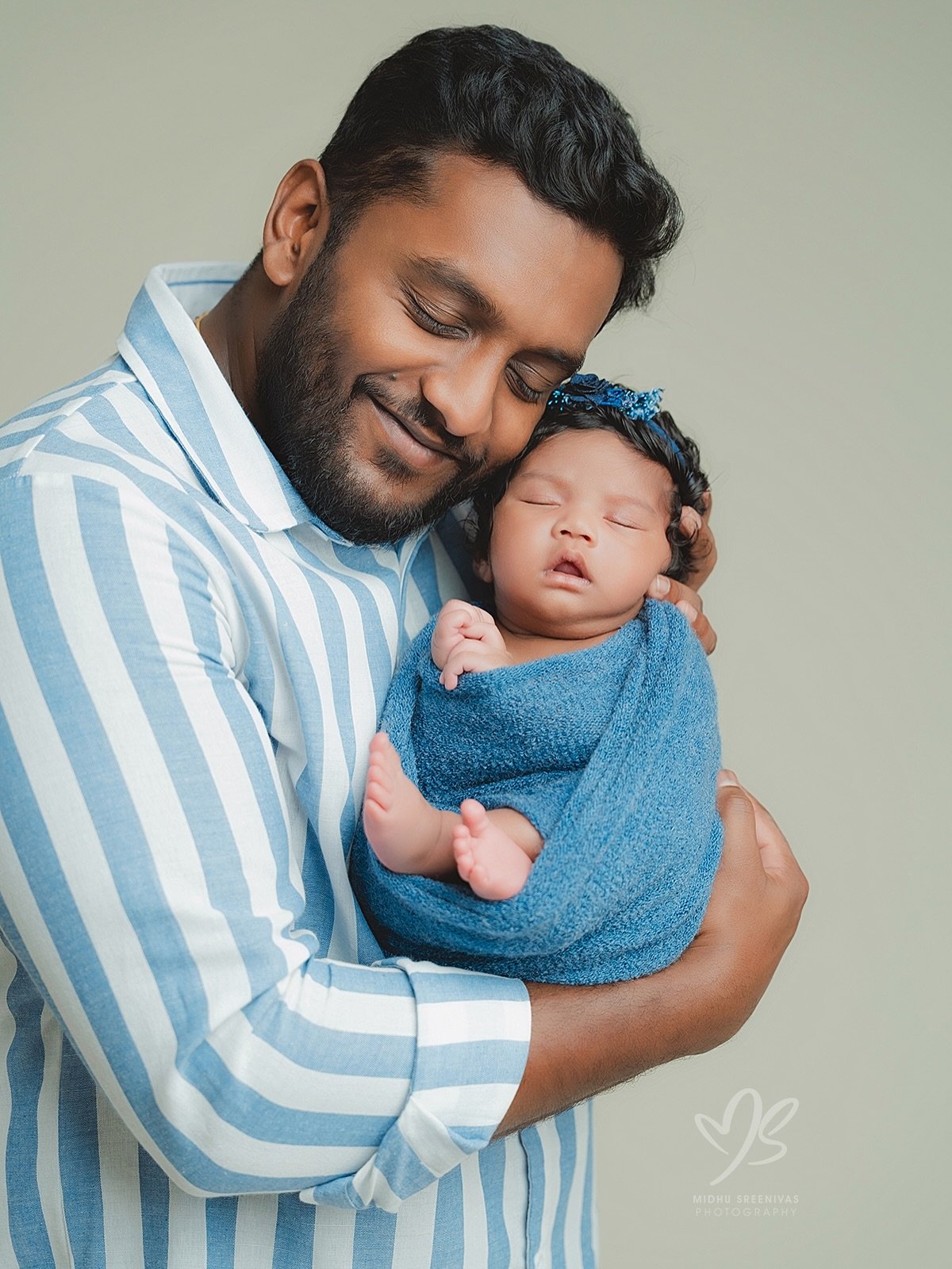 BOOK YOUR NEWBORN SESSION!

Spots are filling up fast. Confirm the earliest possible date to capture these unforgettable moments.
Safety-confirmed and completely relaxed with 9 years of newborn experience. Trust us with your precious little one.