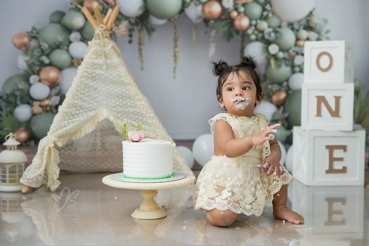 Smash mode: ON! 

Prebirthday cakesmash session at @midhu_sreenivas_photography