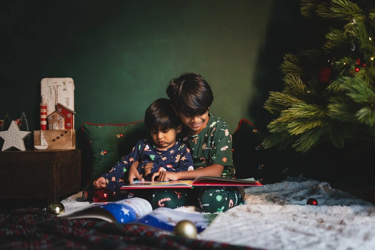 I take photos of families every day,
but during Christmas, Ki and Kai bring me back to why I fell in love with this work.
Two December boys, one little moment, so much love.