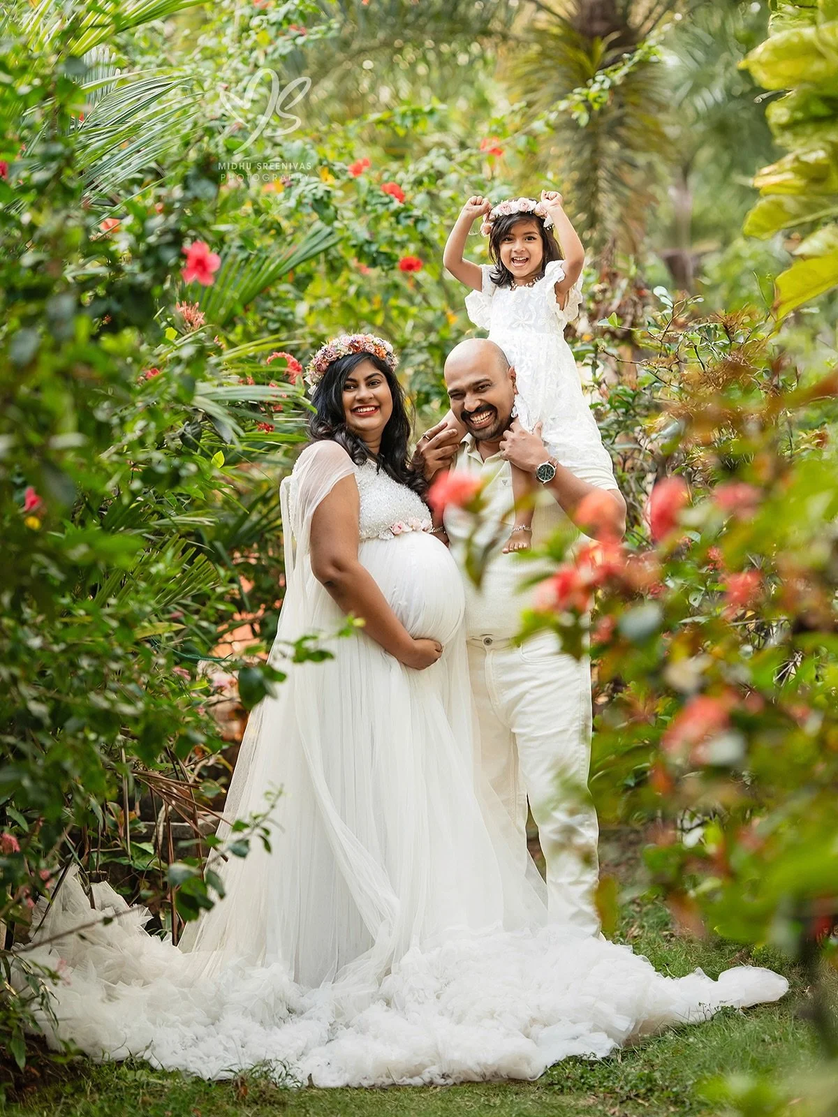 Big sister excitement, tiny heartbeat on the way, and a family full of happiness 🤍