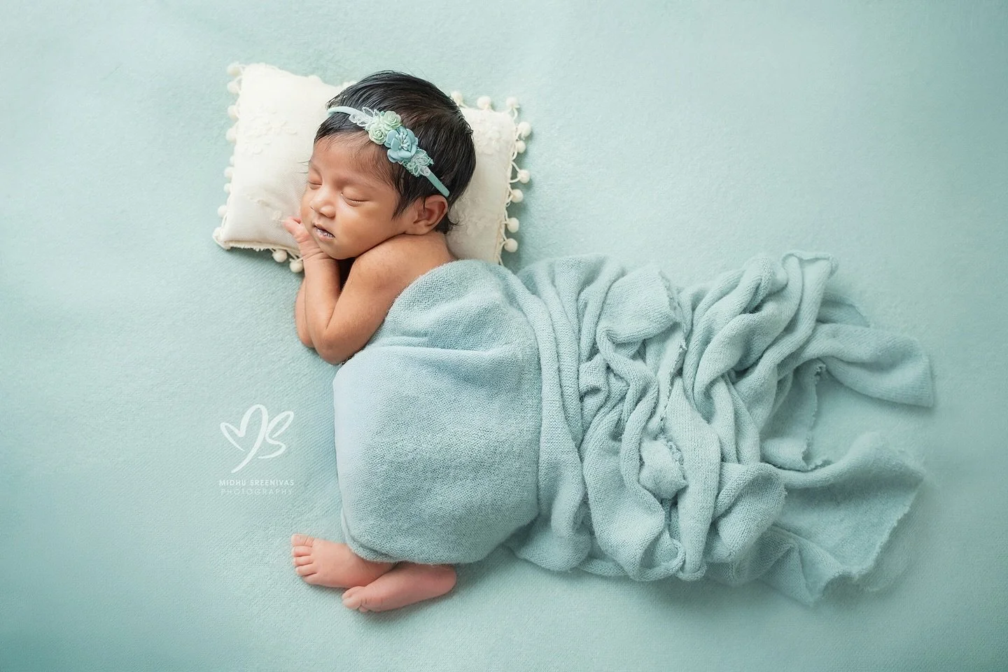 Tiny for only a moment.
The ideal time: 5&ndash;20 days.
Book your newborn photography in advance to capture it timelessly.