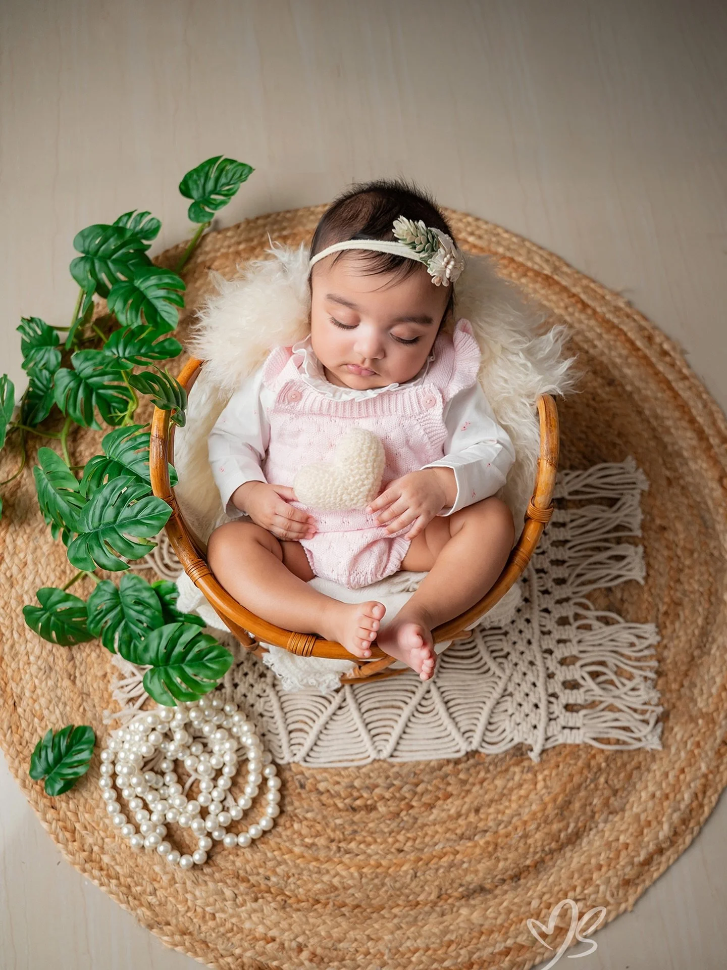 Mid-session she decided &mdash; nope, nap time now. 😄 And just like that, she gave us the most peaceful, precious frame of the entire day. 🌿🤍 Little ones always know best!