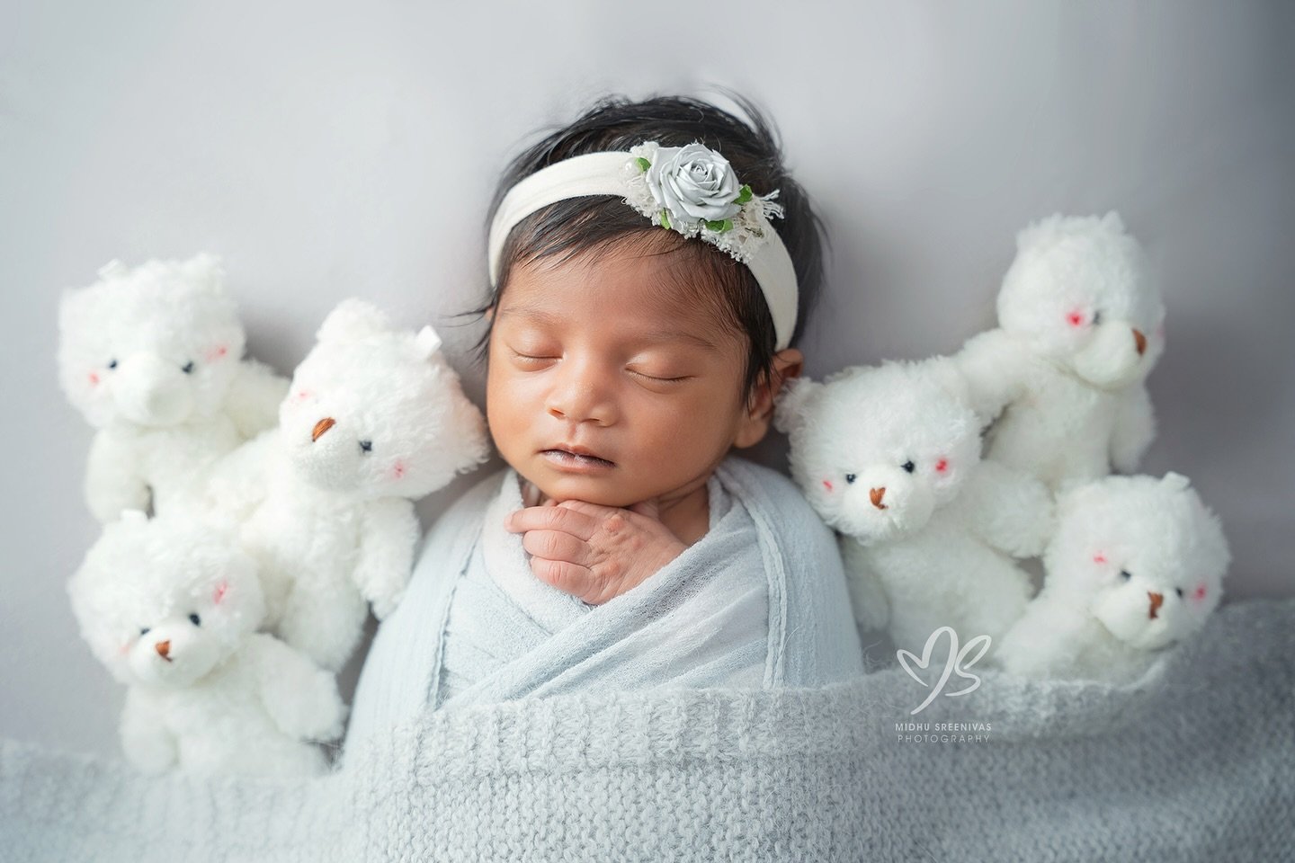 Surrounded by cuddles, wrapped in love 🤍
A little dreamer in a world so gentle.

Now accepting April &amp; May newborn bookings.
Curated sessions. Gentle handling. Timeless portraits.
Limited slots only.

@littolo.house