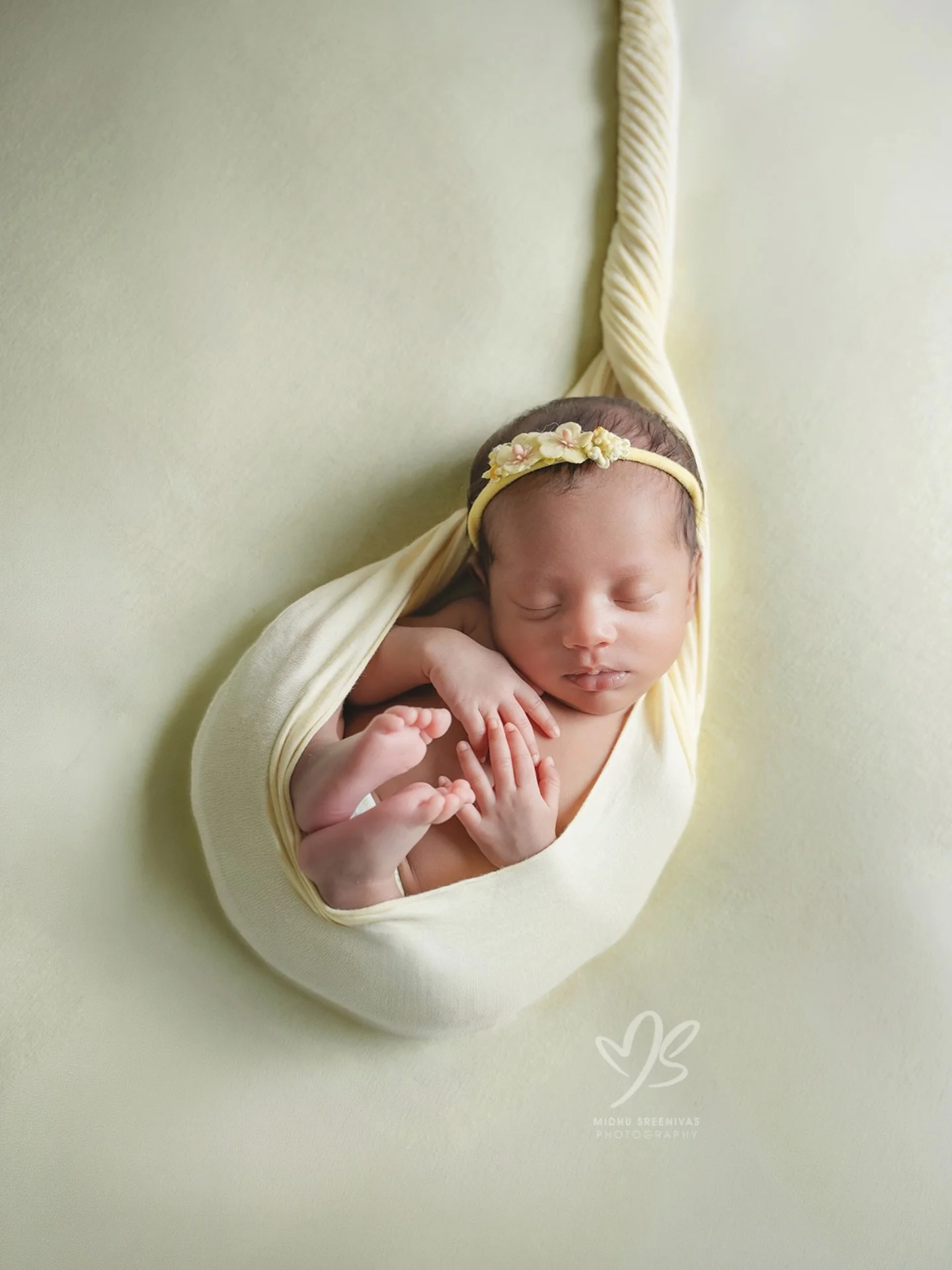 All snug, all safe, fast asleep&hellip; just the way a newborn should be. 💛

Moments like this are gentle, simple, and timeless.