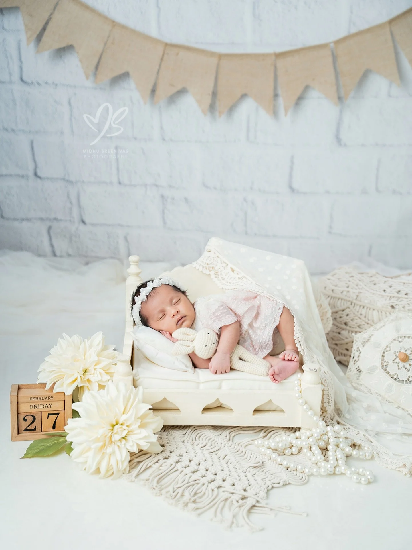 Newborn photography is best within 5&ndash;20 days of birth 🤍
Deep sleep. Natural poses. Safe, warm, baby-led session.

Pre-book during pregnancy to capture these once-in-a-lifetime moments.