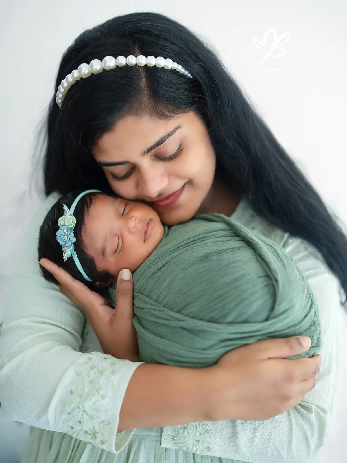 One tiny human.
Two forever grateful parents. 😇

Document these first memories with a newborn photoshoot.
Advance booking recommended.
@midhu_sreenivas_photography