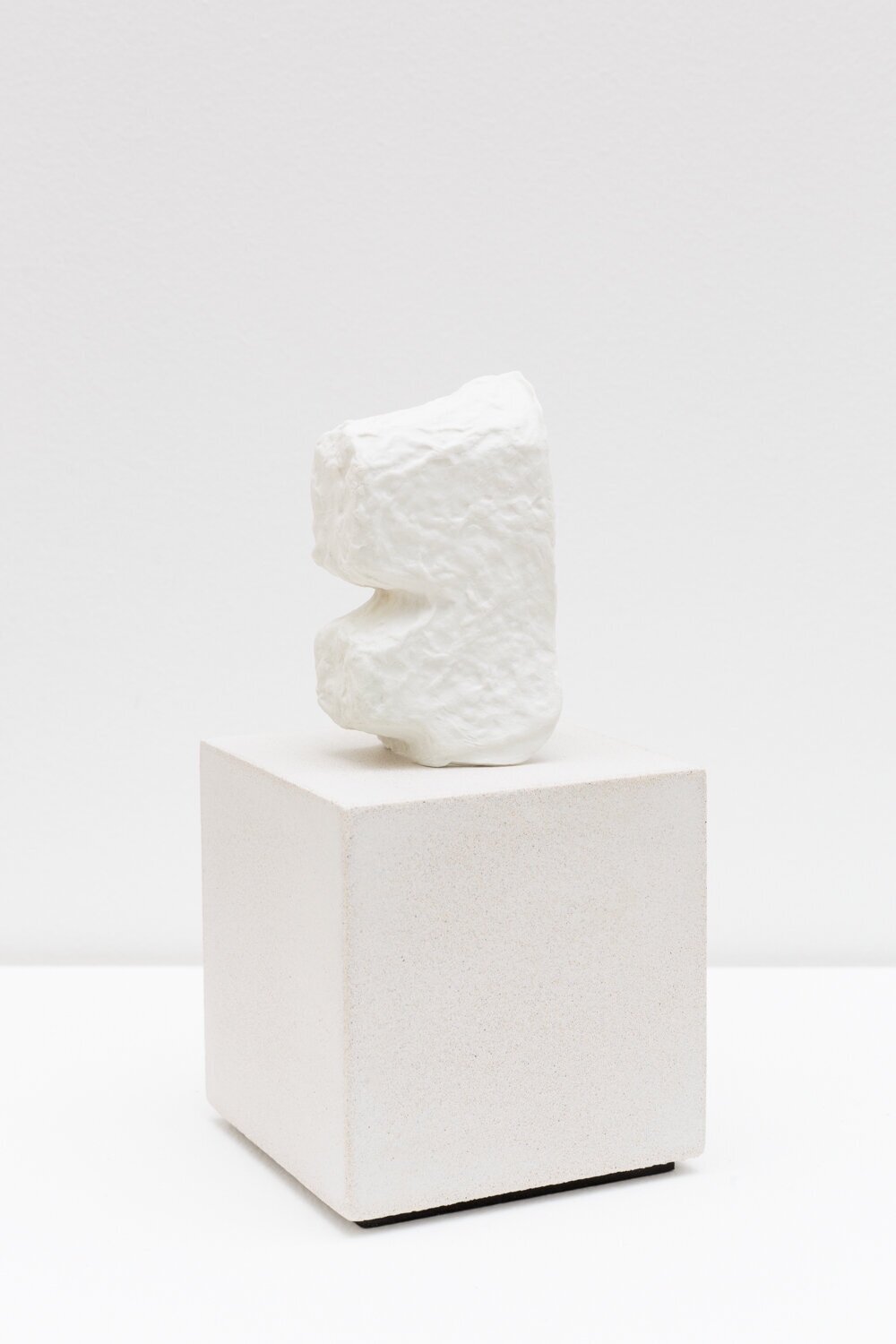 Outer Movements, [Paper Porcelain casts] VII, 2020 Ceramic sculpture, painted steel/bronze rod stand