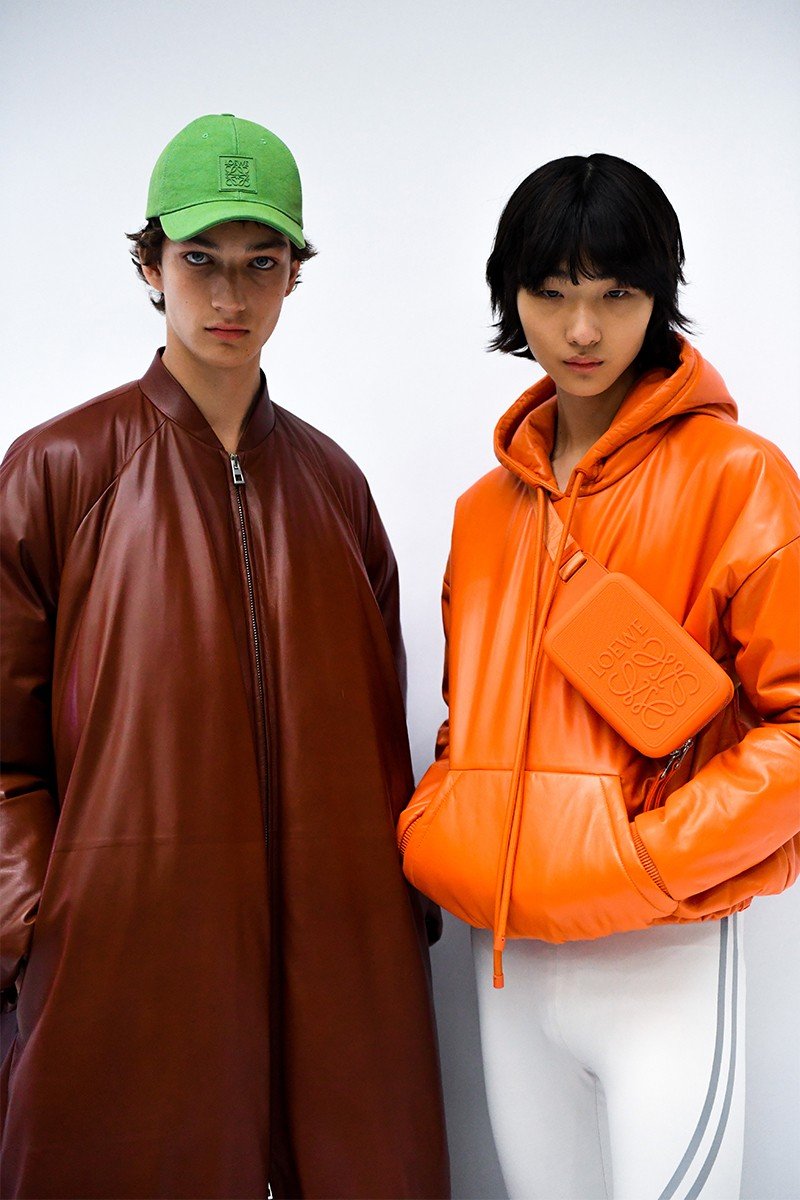 https___hypebeast.com_image_2022_06_loewe-spring-summer-2023-collection-backstage-first-looks-017.jpg