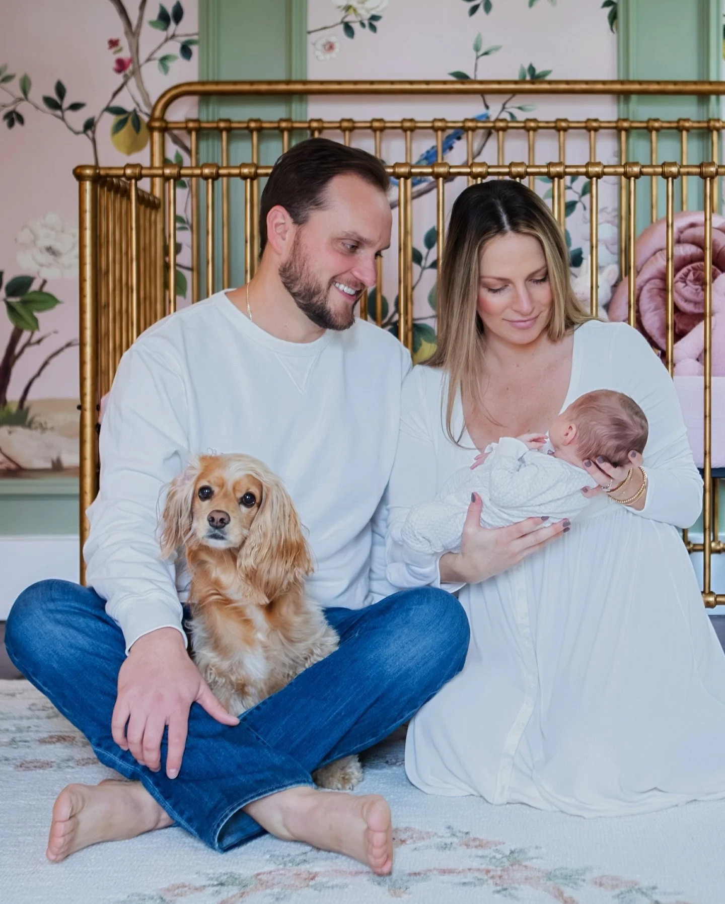Sharing this brand new baby girl, the sweetest family and one very proud pup seems like a pretty perfect way to wrap up 2025. Looking forward to capturing more little moments in 2026. 
#cincinnatiphotographer #cincinnatilifestylephotographer