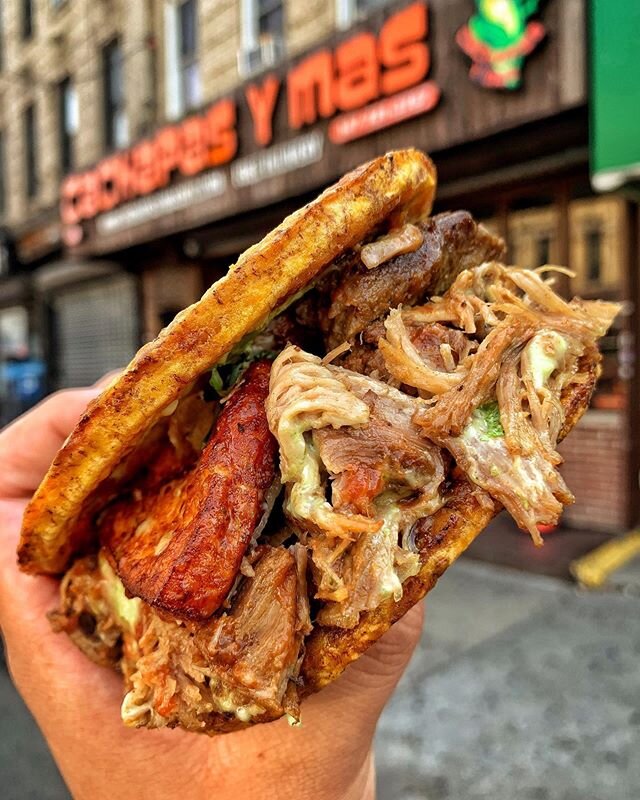 Sometimes all you need is our ROAST PORK PATACON! 🙌🏼
Order #CACHAPASYMAS for DELIVERY &amp; PICK UP! 🔥
📍:&nbsp;@cachapasymas
🏙: Washington Heights, NYC
🏙: Ridgewood, Queens
👇🏼 TAG YOUR FRIENDS! 👇🏼