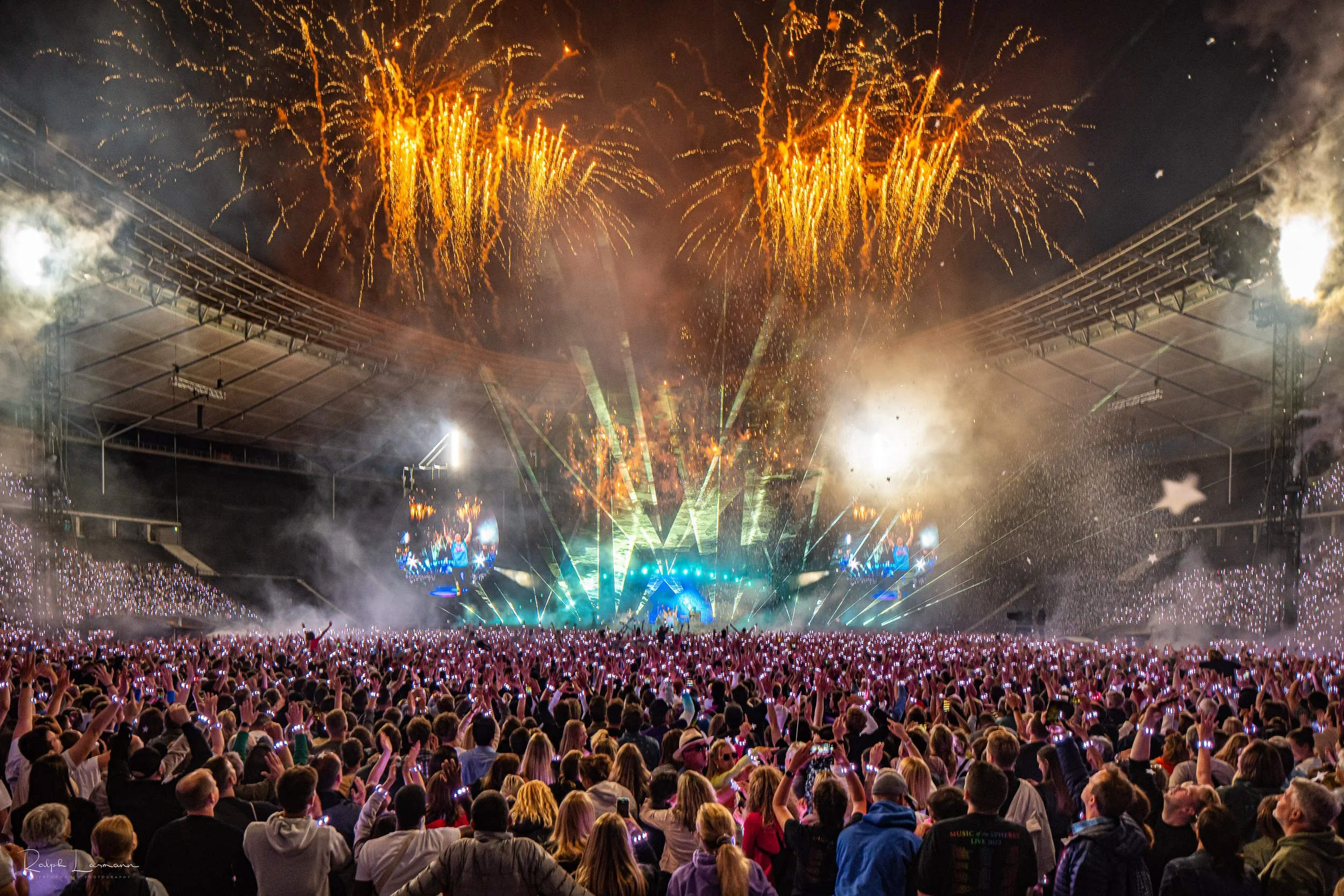 0030_4KL-COLDPLAY-SPHERES-Berlin-2022_Photo-Ralph-Larmann_DSC00649.JPG