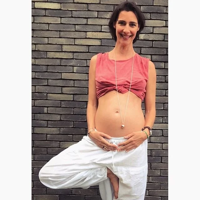 Une jeune pousse se pr&eacute;pare...
Pendant ce temps, je vous retrouve pour pratiquer et cultiver nos arbres !
.

Lundi 
M&eacute;ditation &agrave; 12h45 @francetelevisions 
Yin &agrave; 18:30 @mirz.yoga
.

Mardi 
Vinyasa &agrave; 9:15 @zenlyapp 
V