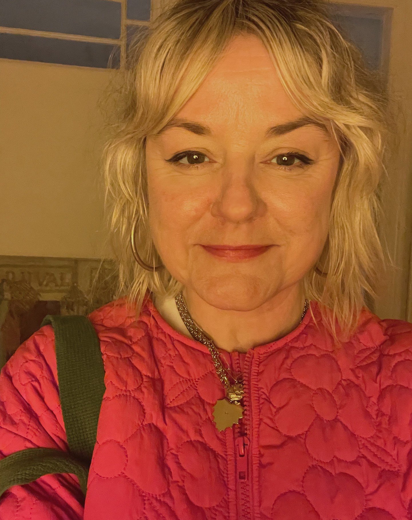 In other news - I've started cutting my own hair with a razor. Not sure if its a mid-life crisis or just being the kind of control freak that finds hair dressing appointments extremely challenging! I'm very pleased with the results though... my poker
