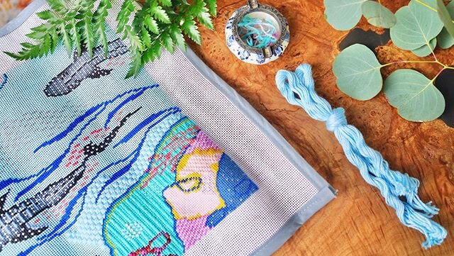 A quick little stitch break to rest my eyes from my computer screen ✨ playing around with background stitches can really help you quickly finish projects in your stash! ✨ what is your favorite stitch? 🧵 Will be sharing a few of my go to easy stitche